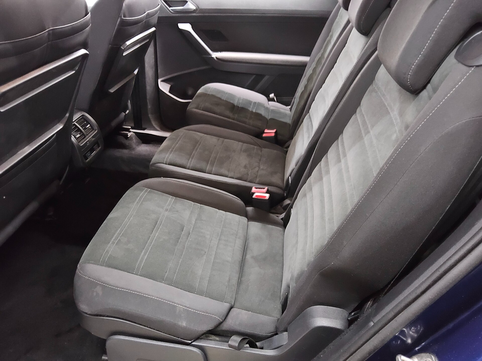 Volkswagen Touran 2.0 TDI Comf. 7-Sitze ACC Shz Klima BT 13