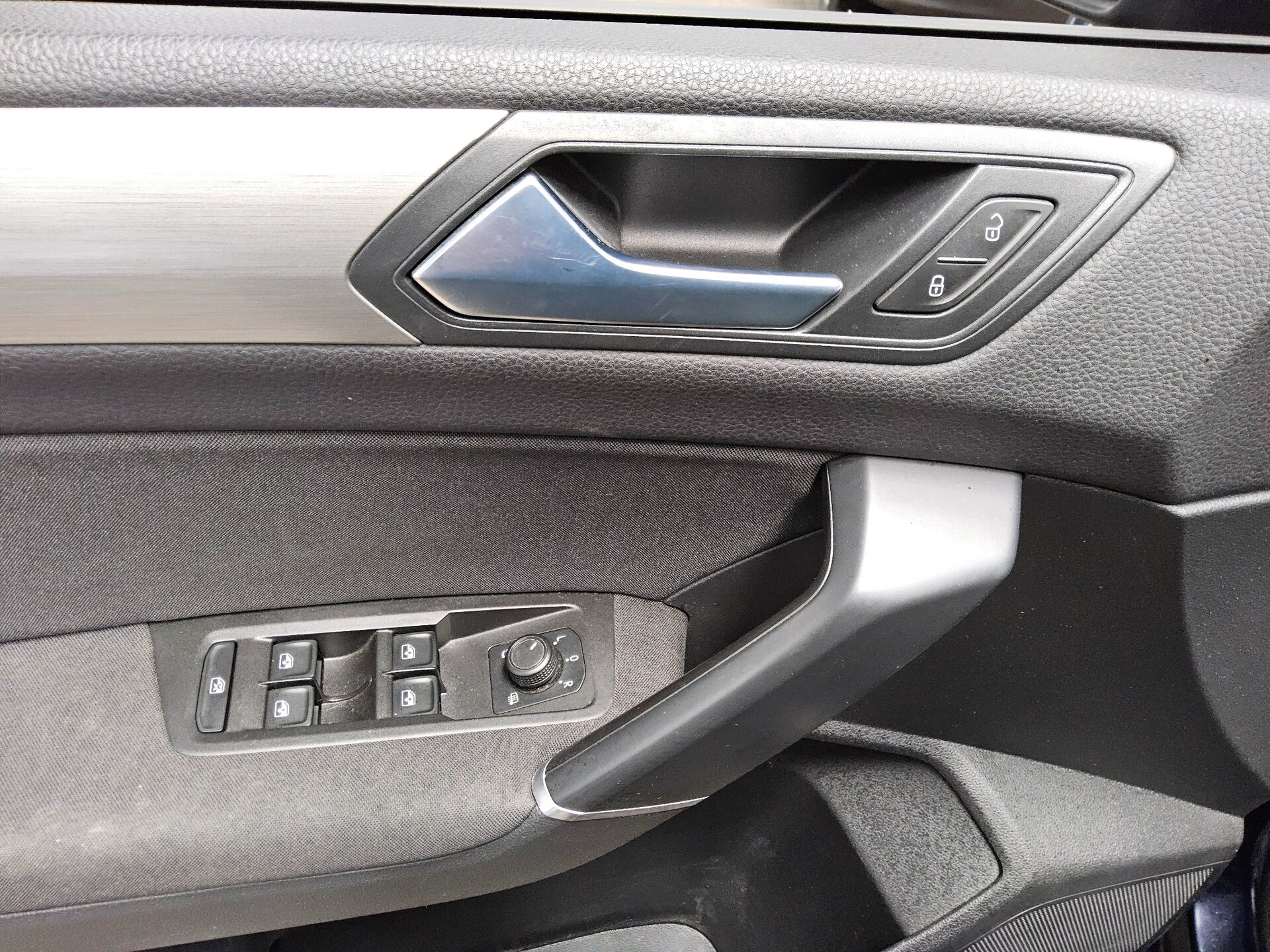 Volkswagen Touran 2.0 TDI Comf. 7-Sitze ACC Shz Klima BT 9