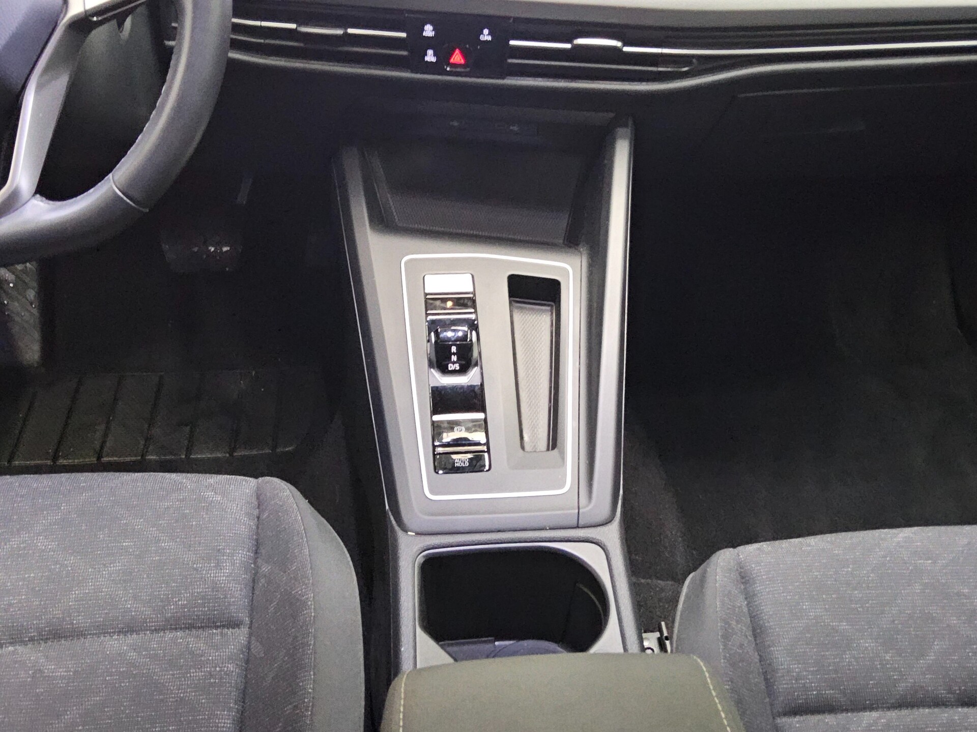 Volkswagen Golf-8 Var. 2.0 TDI Life Navi LED DC ACC PDC Shz 6