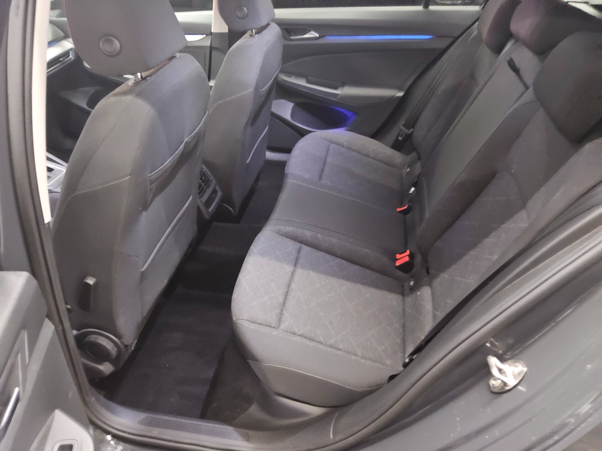 Volkswagen Golf-8 Var. 2.0 TDI Life Navi LED DC ACC PDC Shz 13