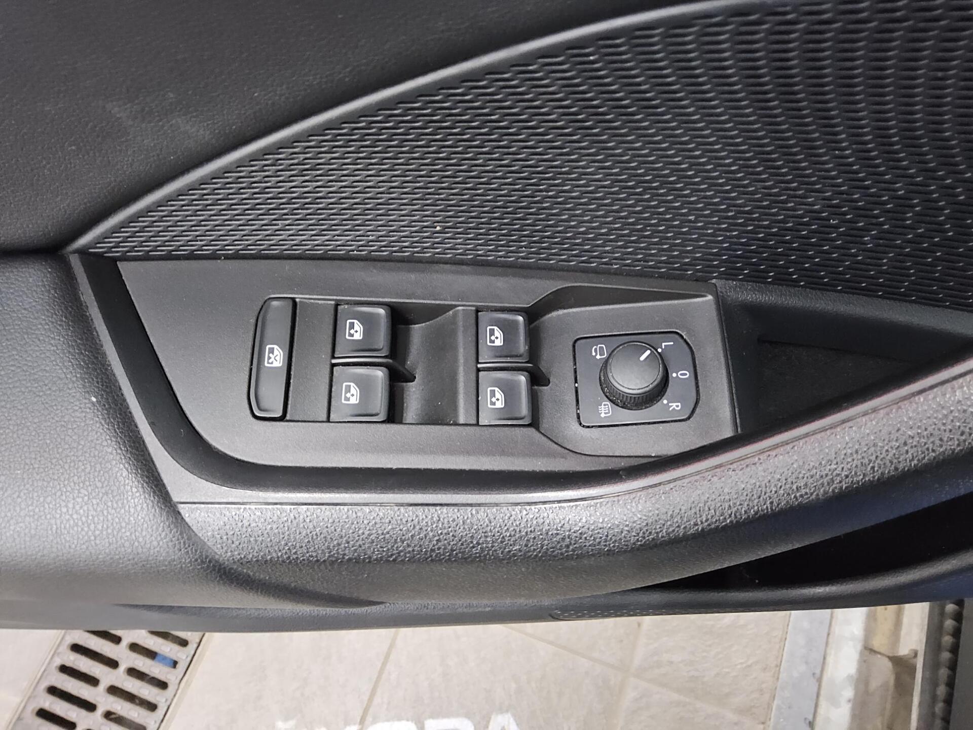 Skoda Octavia Kombi 2.0 TDI 4x4 Scout Navi LED vc HuD 10