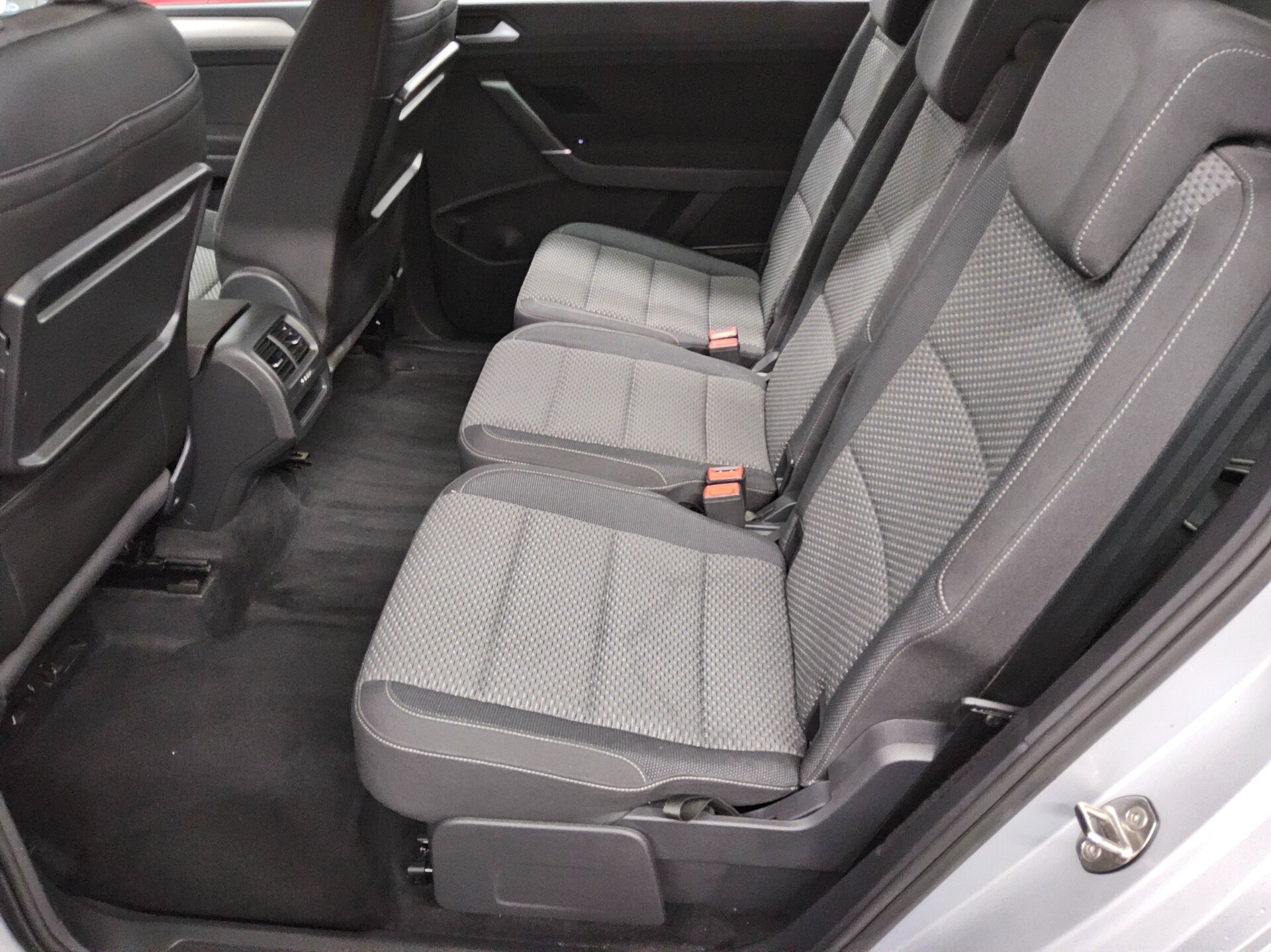 Volkswagen Touran 2.0 TDI Comf. Navi PDC SHZ BT 13