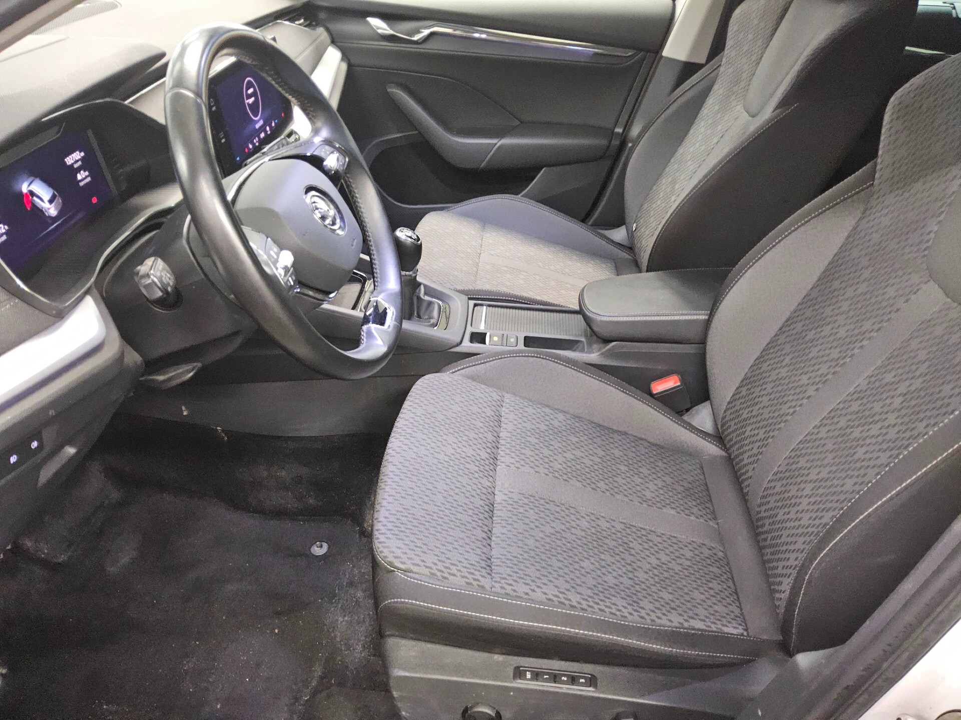 Skoda Octavia Kombi 2.0 TDI First Ed. Navi LED HuD AHK 9