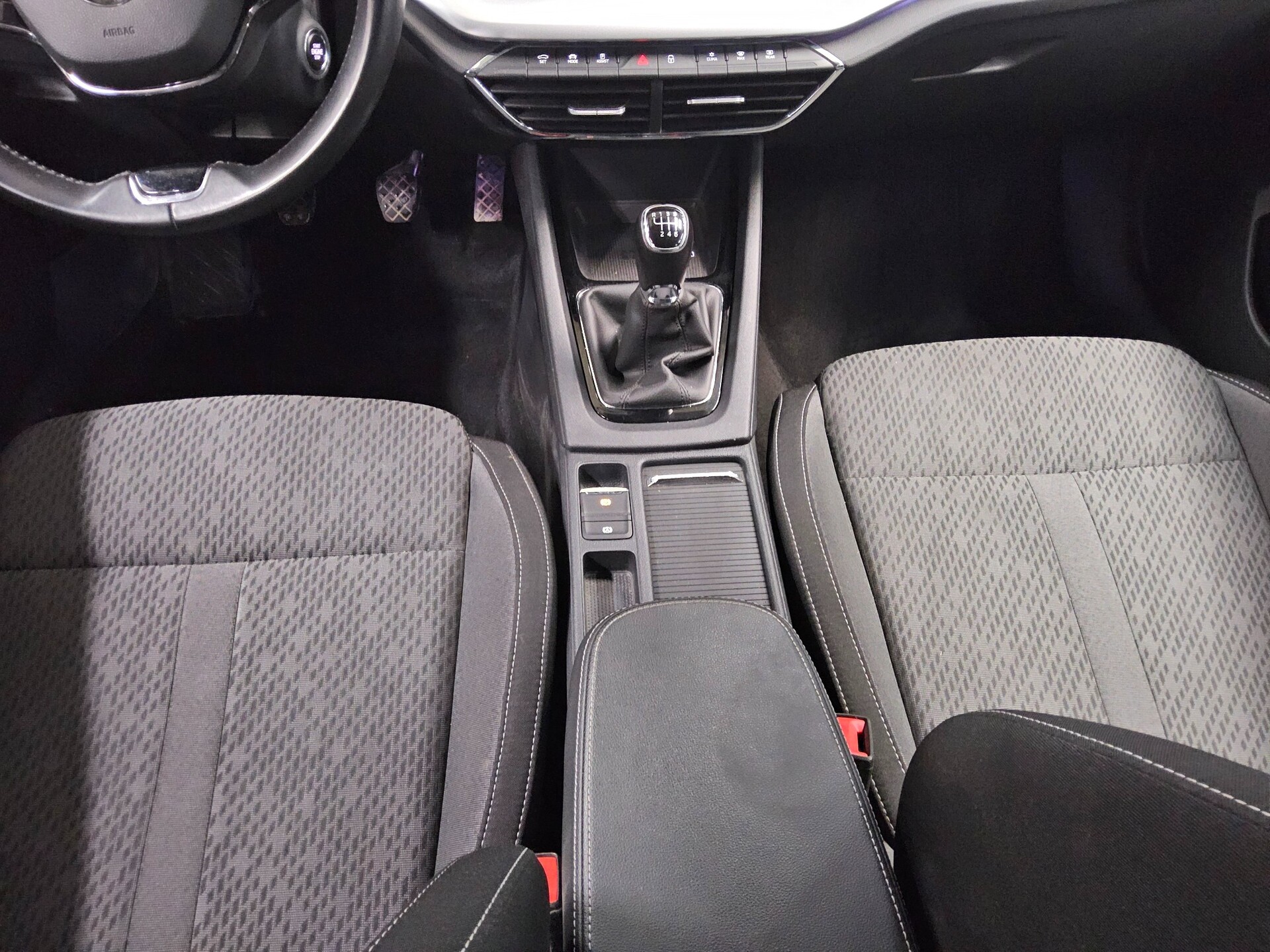 Skoda Octavia Kombi 2.0 TDI First Ed. Navi LED HuD AHK 6