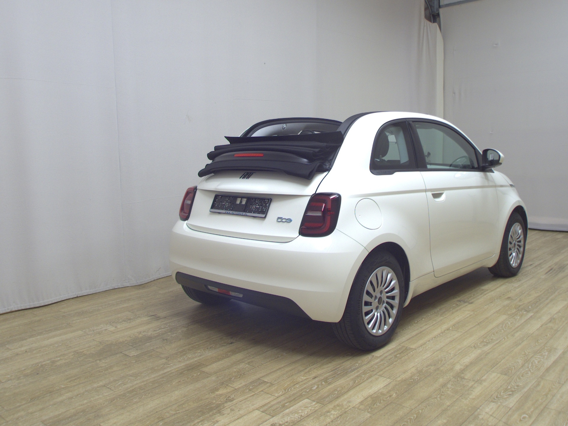 Fiat 500e C Base LED-TFL Tempomat DAB+ 4