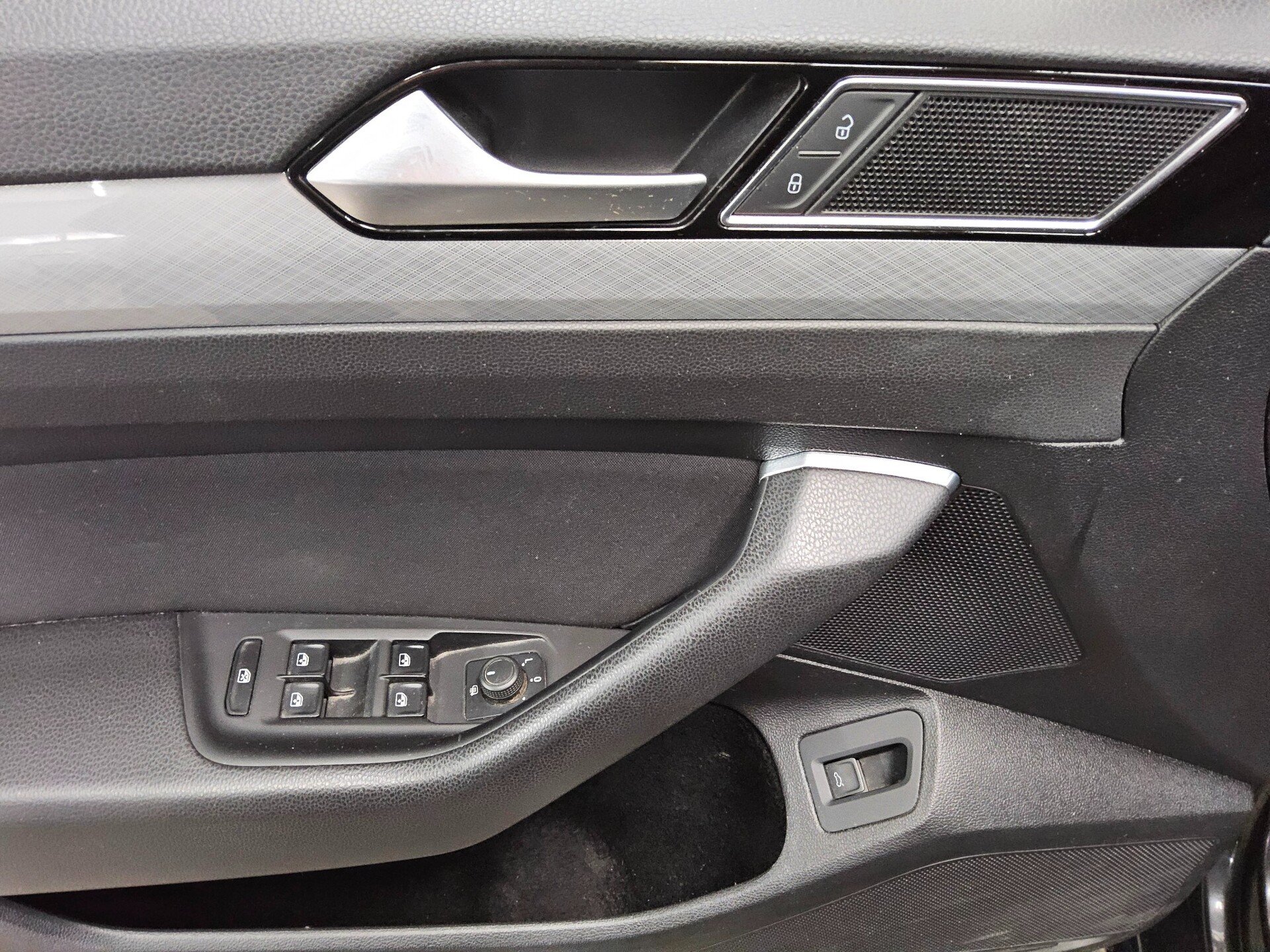 Volkswagen Passat Var. 2.0 TDI Business Navi LED ACC RfK 9