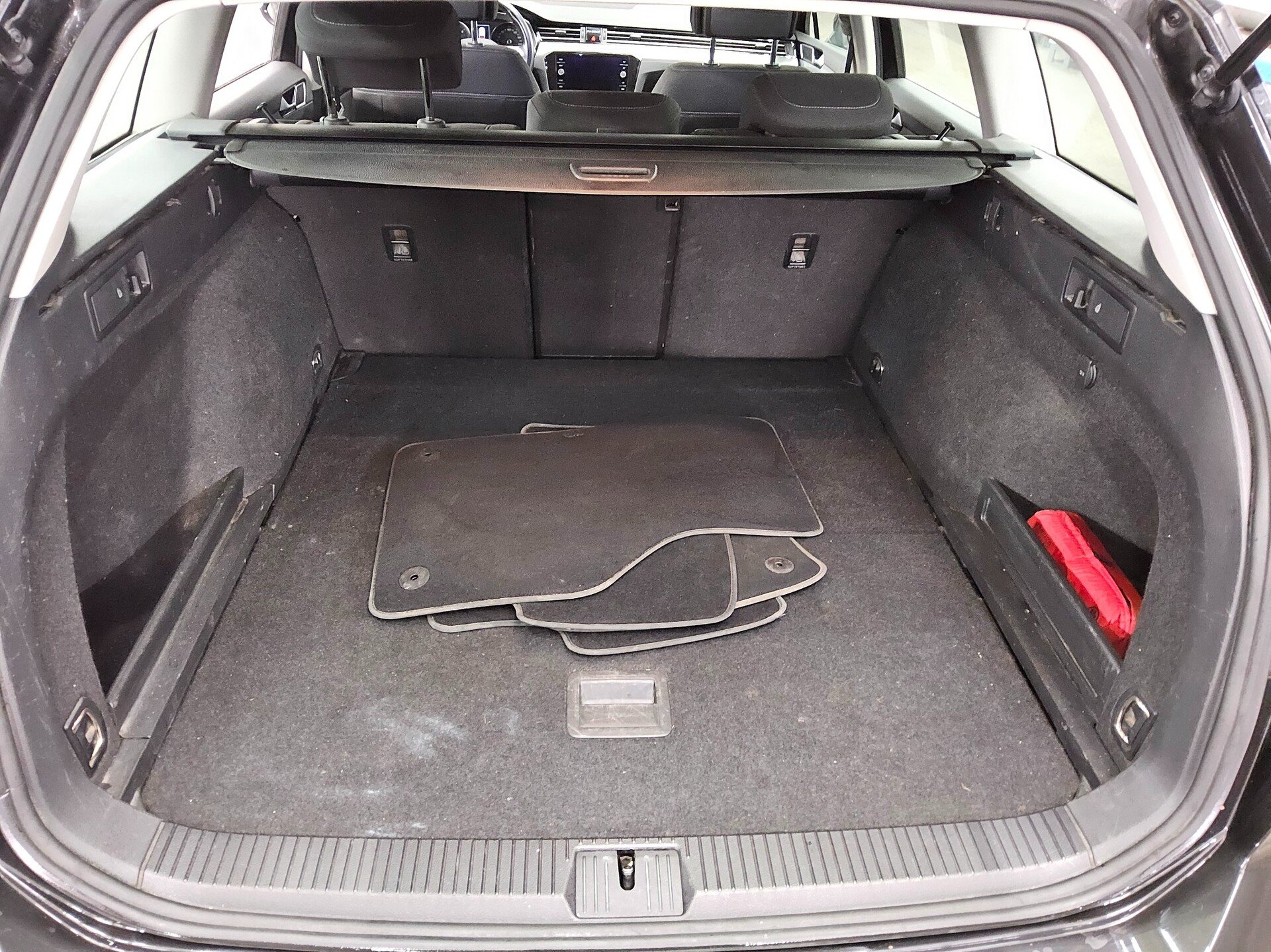 Volkswagen Passat Var. 2.0 TDI Business Navi LED ACC RfK 11