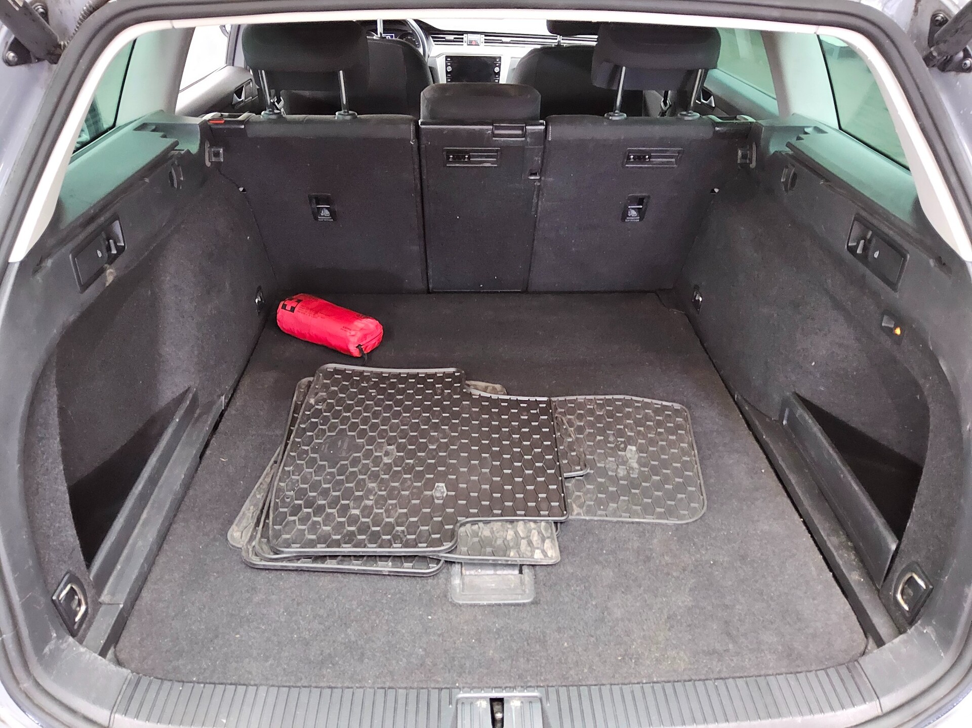 Volkswagen Passat Var. 2.0 TDI Navi LED RfK AHK PDC Shz BT 11