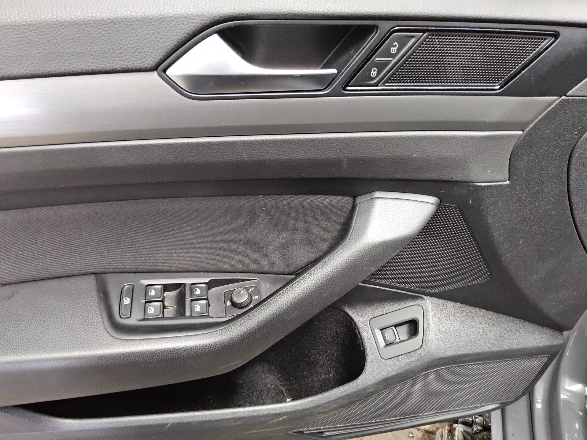 Volkswagen Passat Var. 2.0 TDI Navi LED RfK AHK PDC Shz BT 9