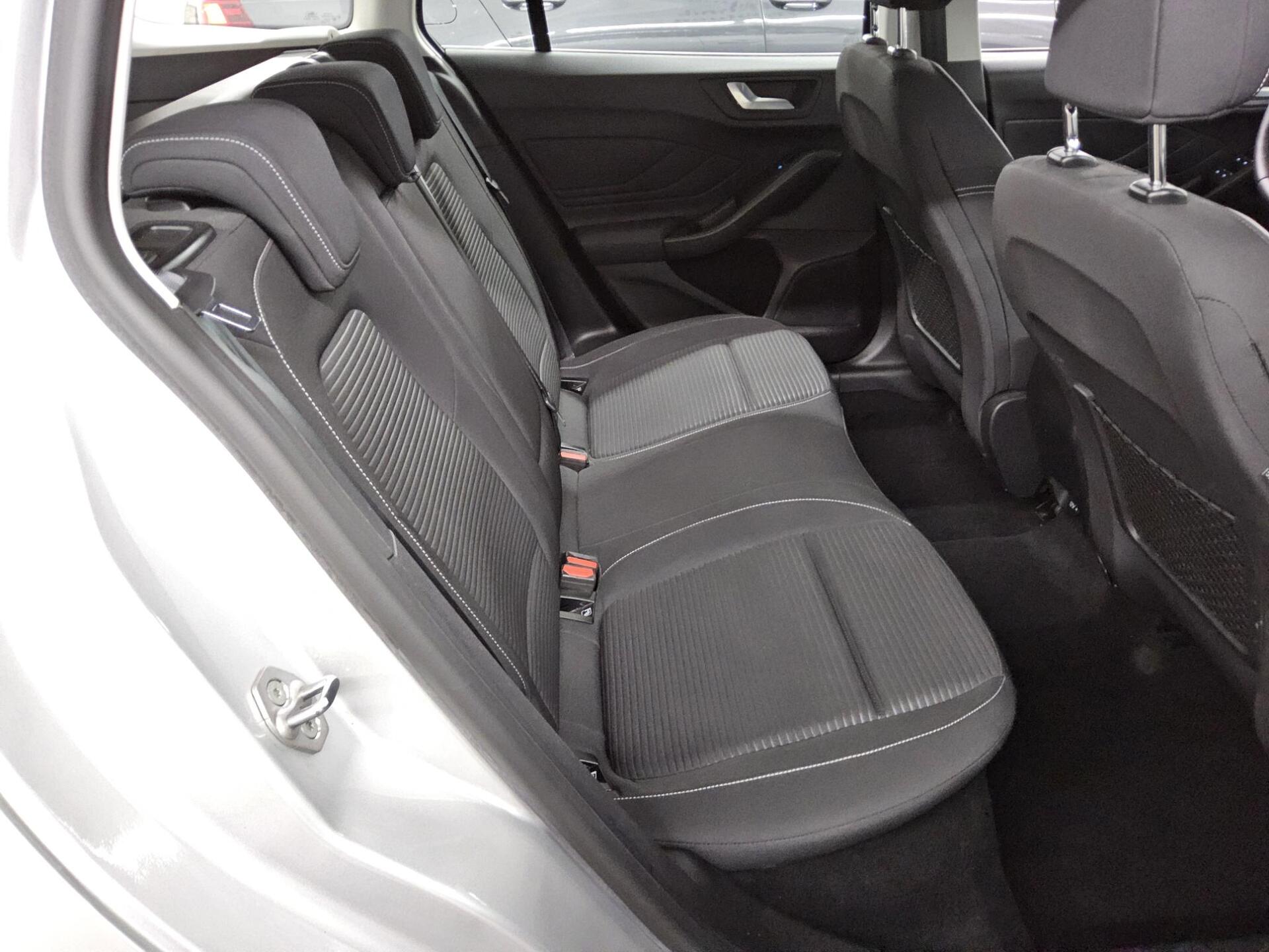 Ford Focus Turnier 2.0 EB Titanium Navi LED RfK ACC 13