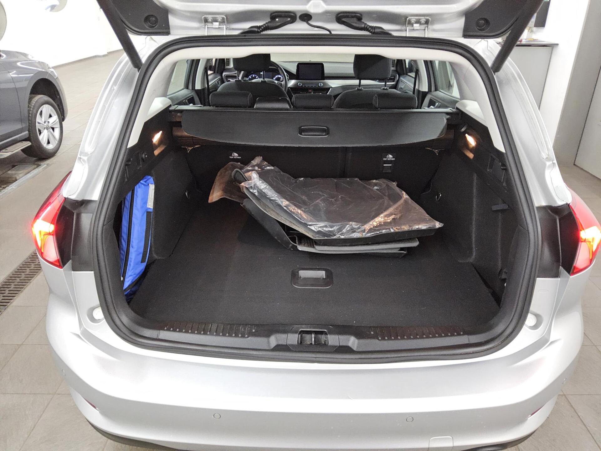 Ford Focus Turnier 2.0 EB Titanium Navi LED RfK ACC 11