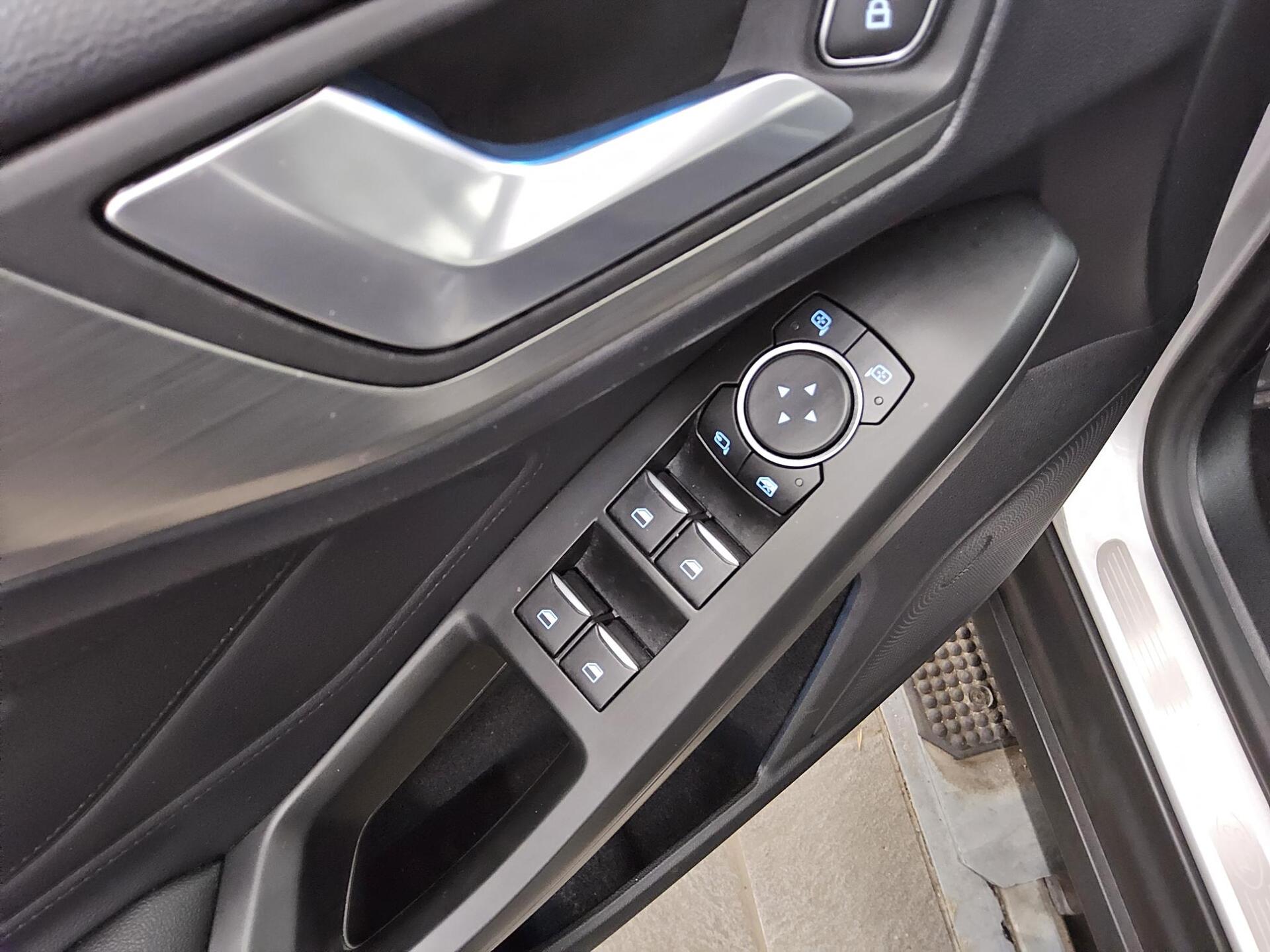 Ford Focus Turnier 2.0 EB Titanium Navi LED RfK ACC 9