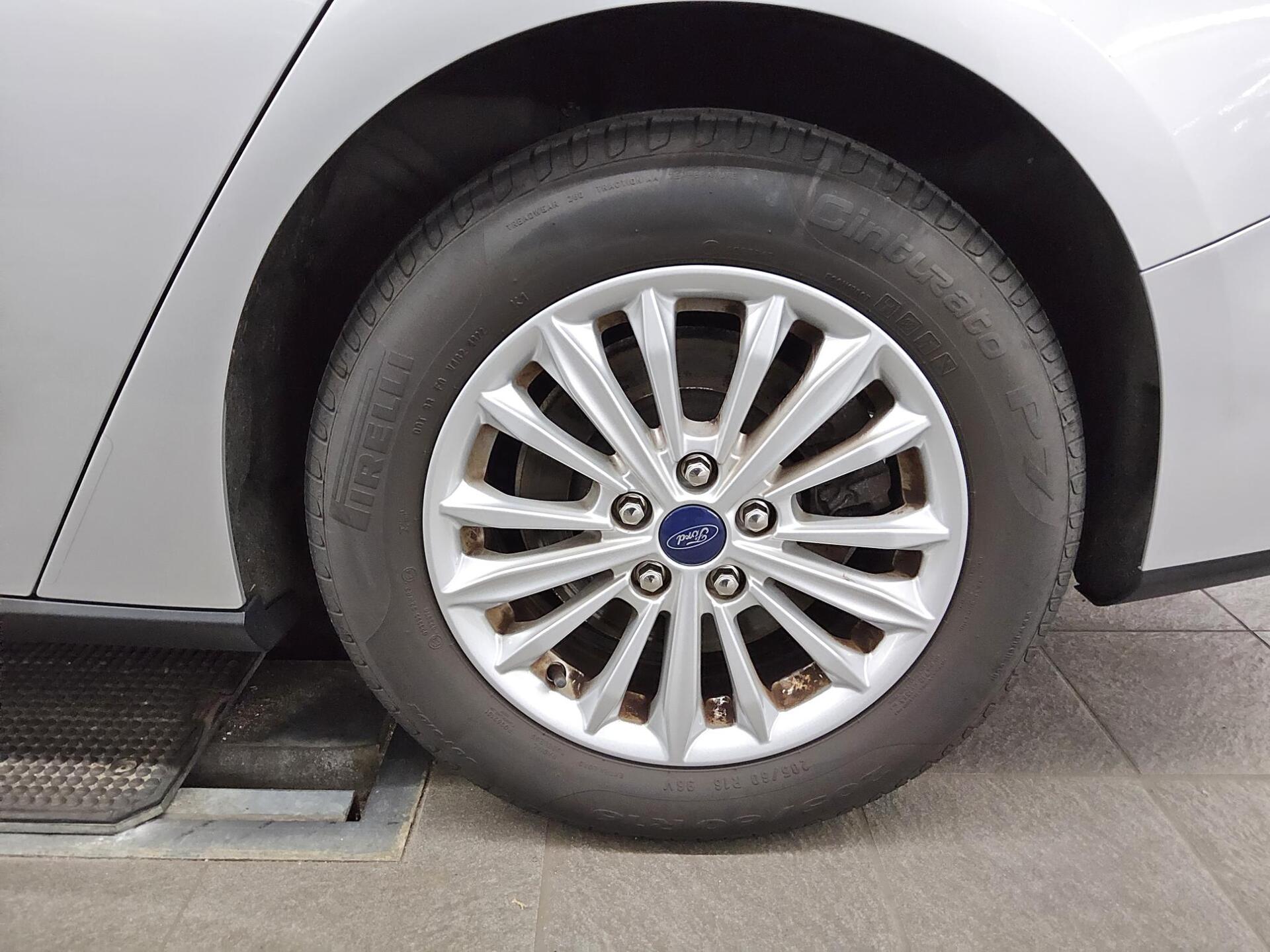 Ford Focus Turnier 2.0 EB Titanium Navi LED RfK ACC 10