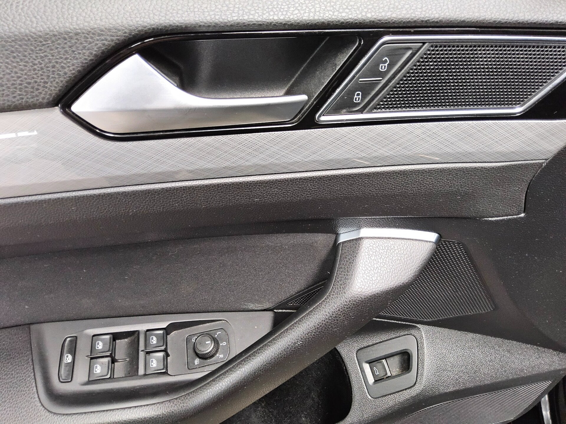 Volkswagen Passat Var. 2.0 TDI Business Nav LED ACC Massage 9