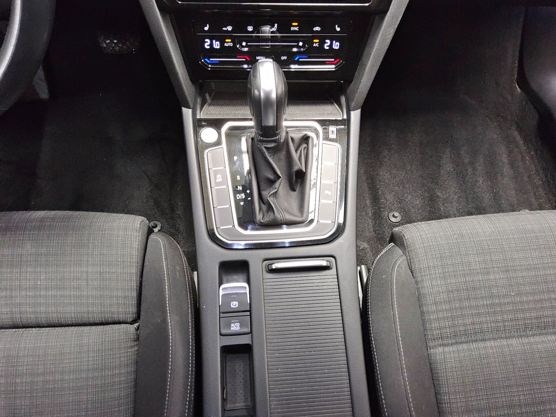 Volkswagen Passat Var. 2.0 TDI Business Nav LED ACC Massage 6