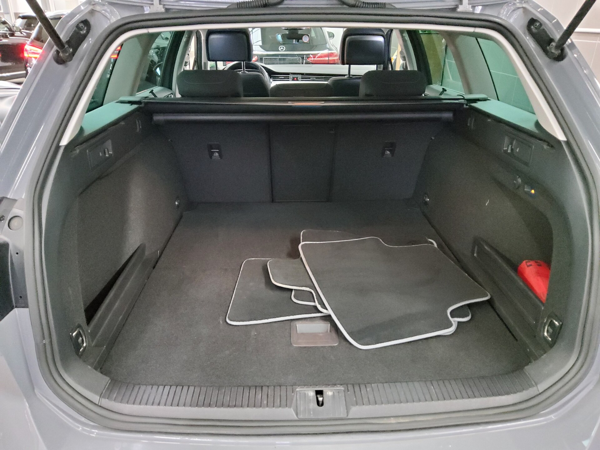 Volkswagen Passat Var. 2.0 TDI Business Navi LED Pano RfK 11