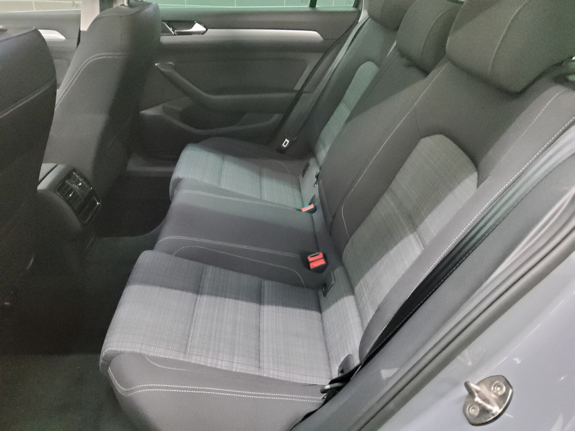 Volkswagen Passat Var. 2.0 TDI Business Navi LED Pano RfK 13