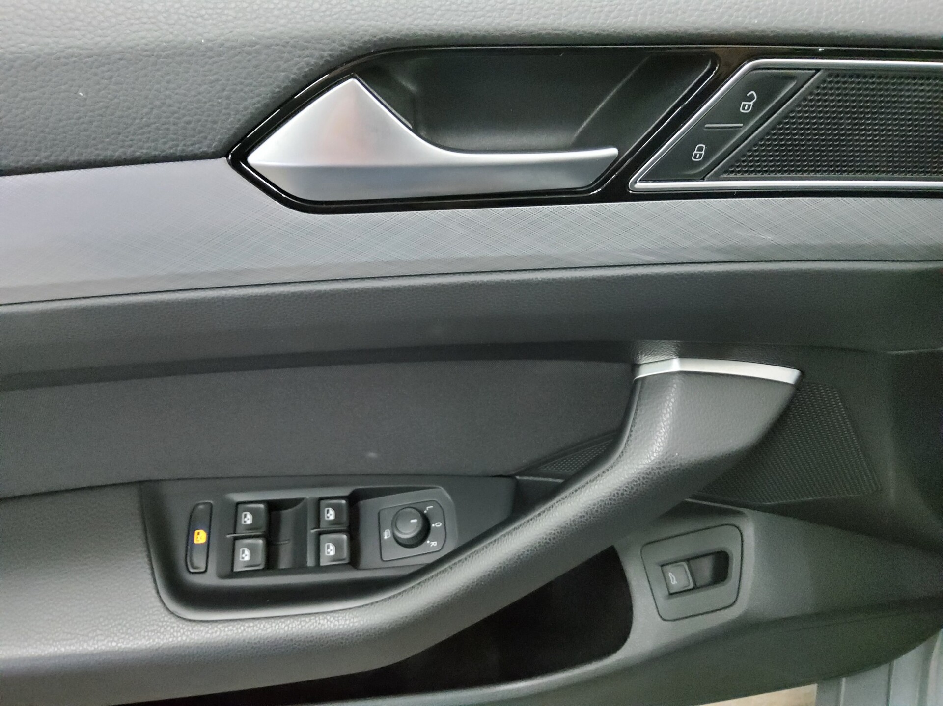 Volkswagen Passat Var. 2.0 TDI Business Navi LED Pano RfK 9