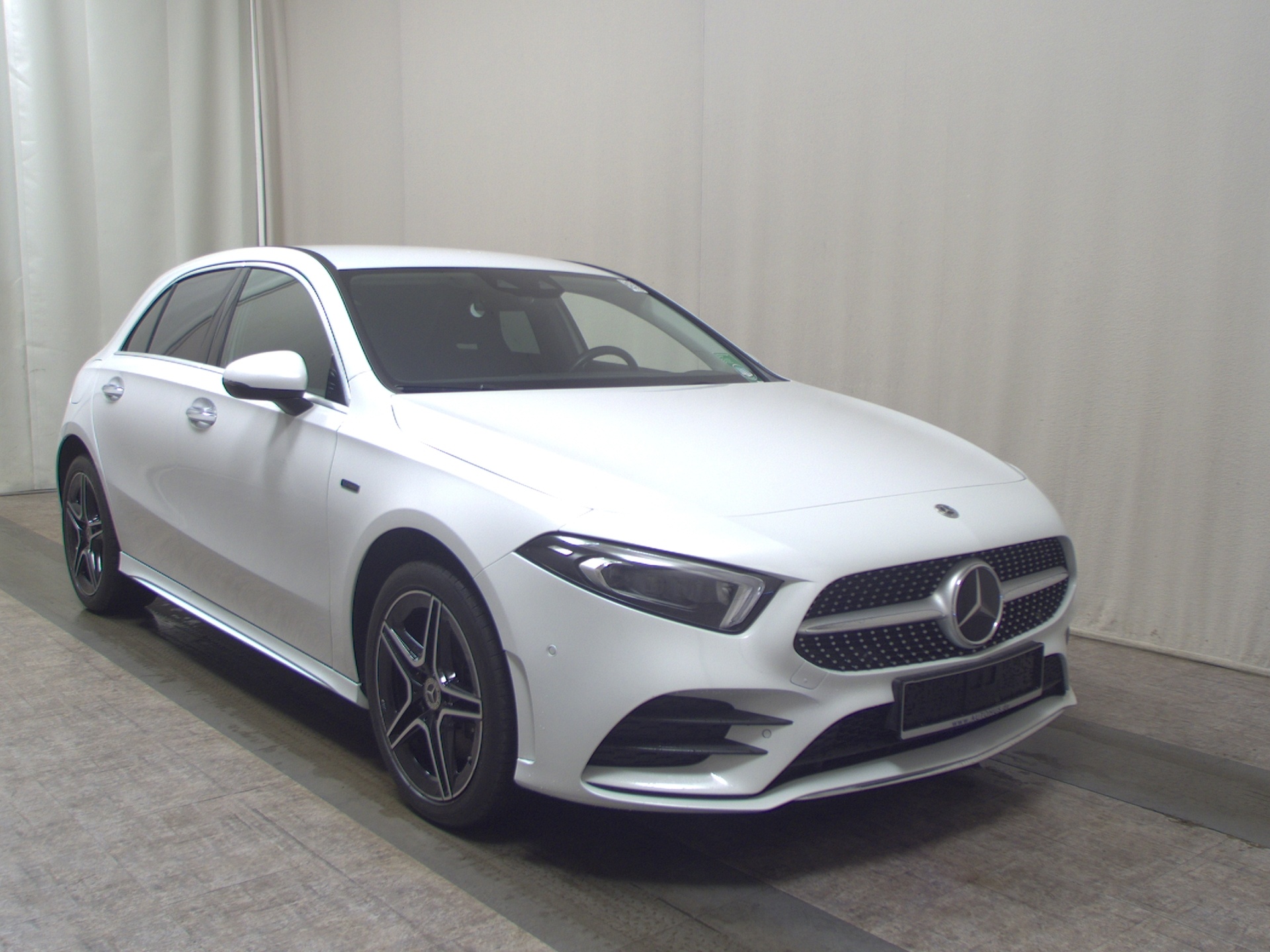 Mercedes-Benz A 250 e AMG-Line Navi MB-LED HuD Shz Distronic+ 3