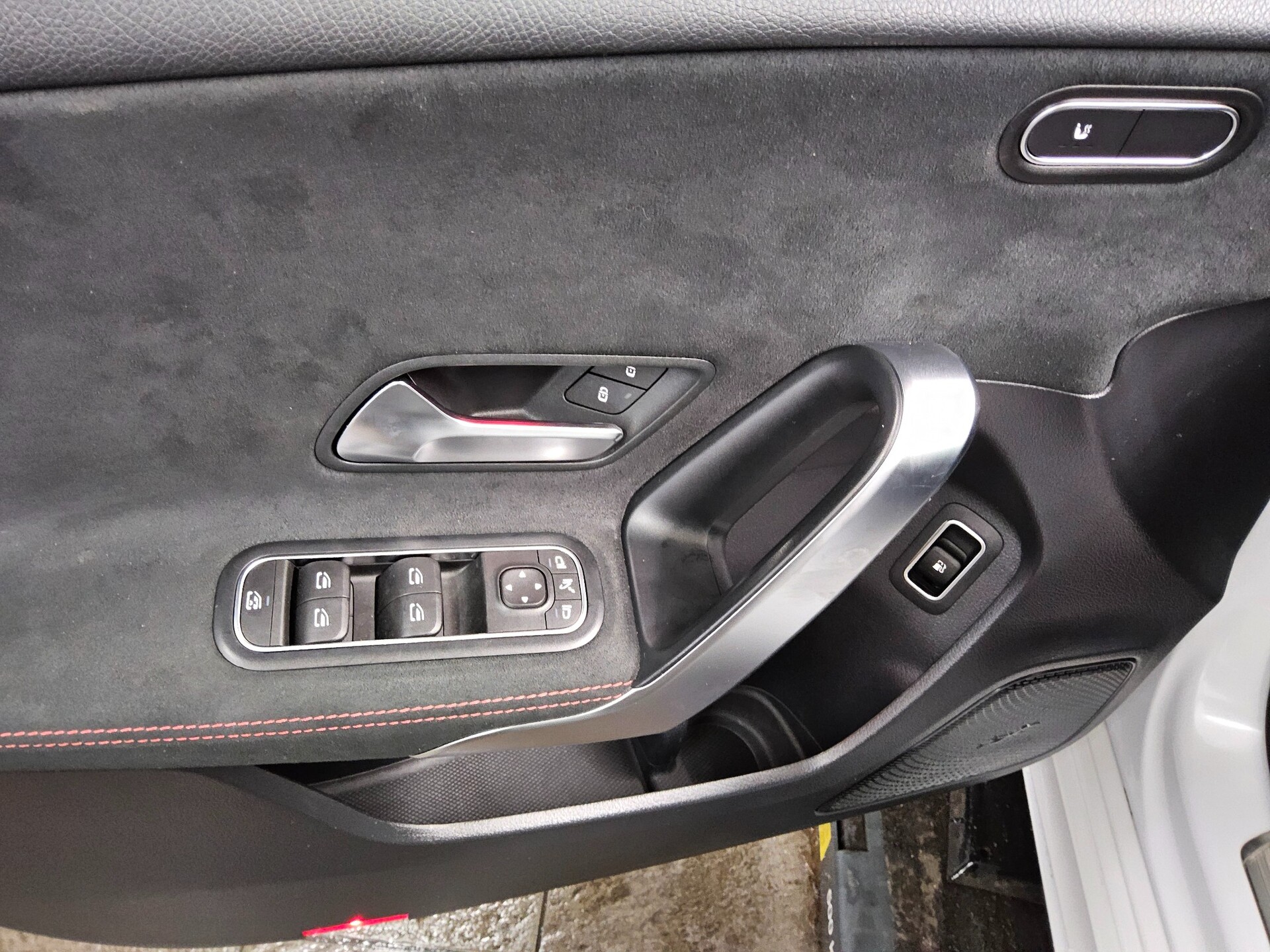 Mercedes-Benz A 250 e AMG-Line Navi MB-LED HuD Shz Distronic+ 10