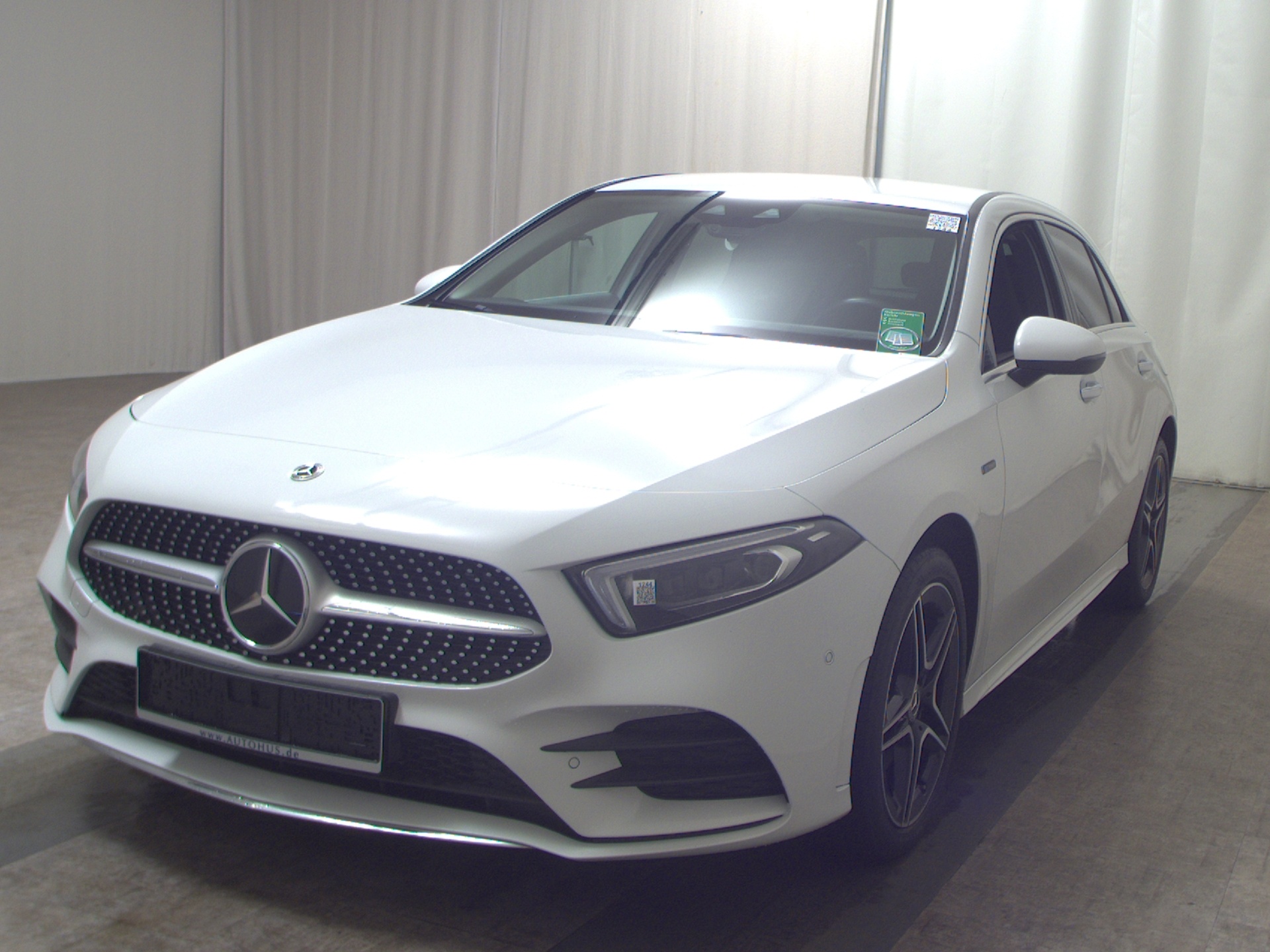 Mercedes-Benz A 250 e AMG-Line Navi MB-LED HuD Shz Distronic+ 2