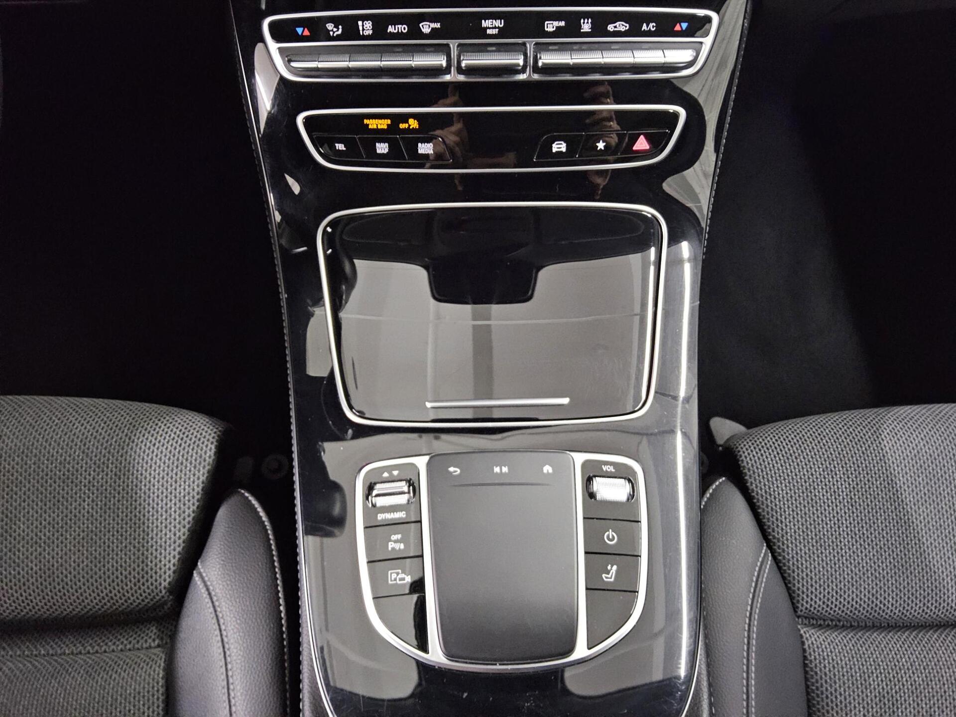 Mercedes-Benz E 300 T de Avantgarde T-Leder Navi LED MBUX 6