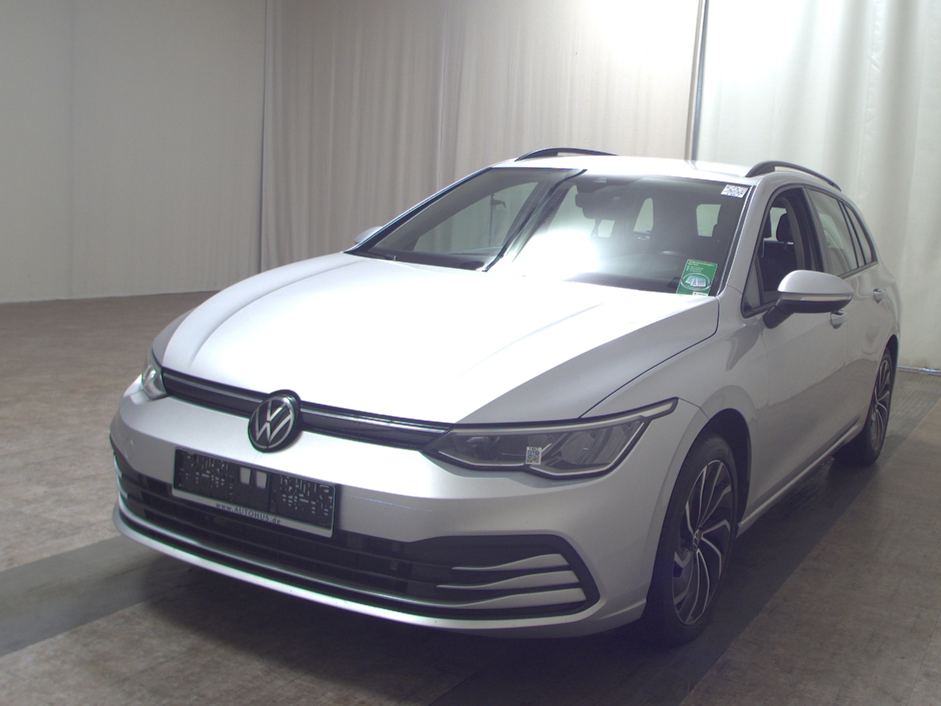 Volkswagen Golf-8 Var. 2.0 TDI Life Navi LED DC AHK ACC PDC 2