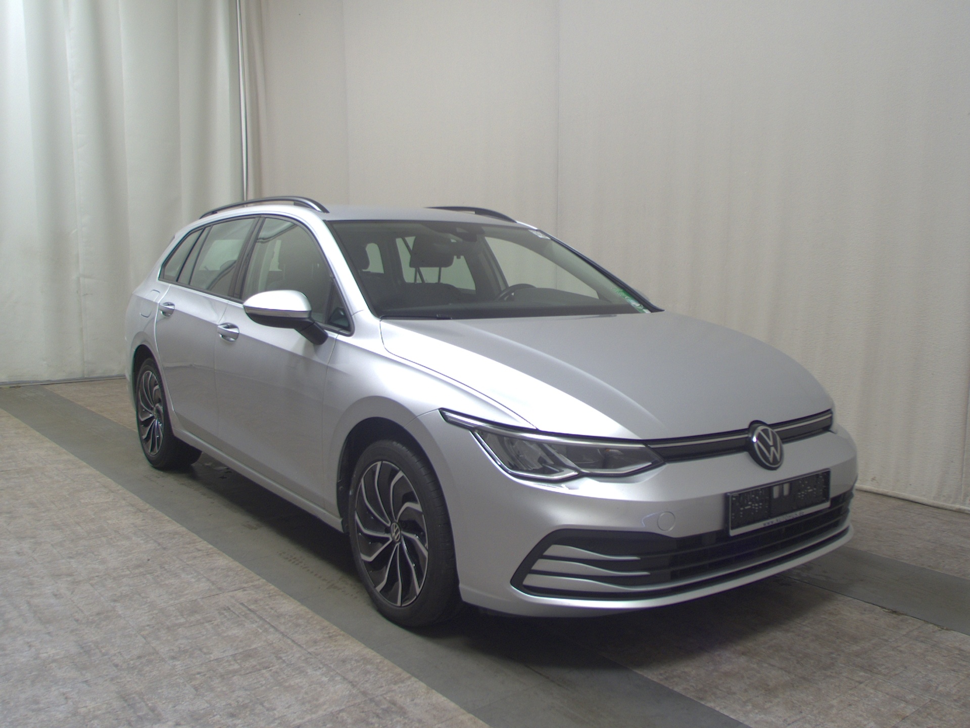 Volkswagen Golf-8 Var. 2.0 TDI Life Navi LED DC AHK ACC PDC 3