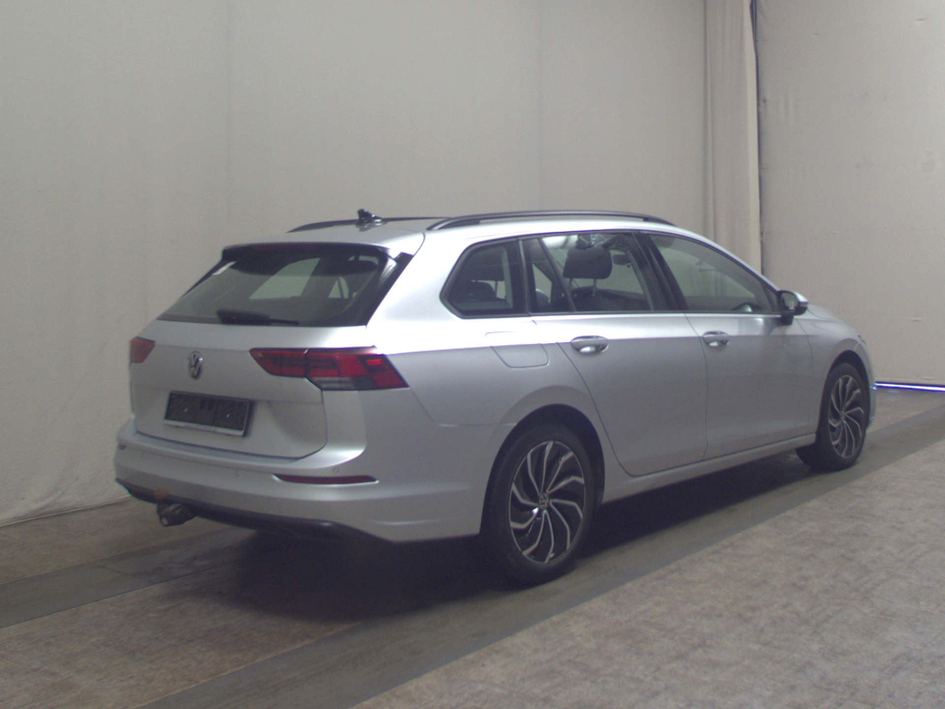 Volkswagen Golf-8 Var. 2.0 TDI Life Navi LED DC AHK ACC PDC 4