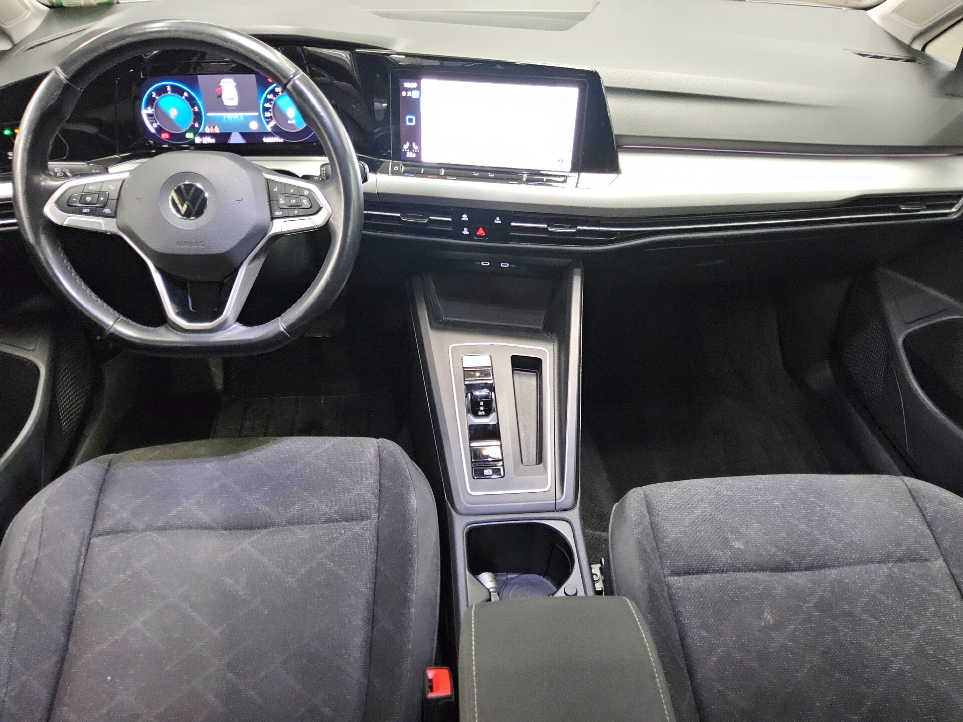 Volkswagen Golf-8 Var. 2.0 TDI Life Navi LED DC AHK ACC PDC 5