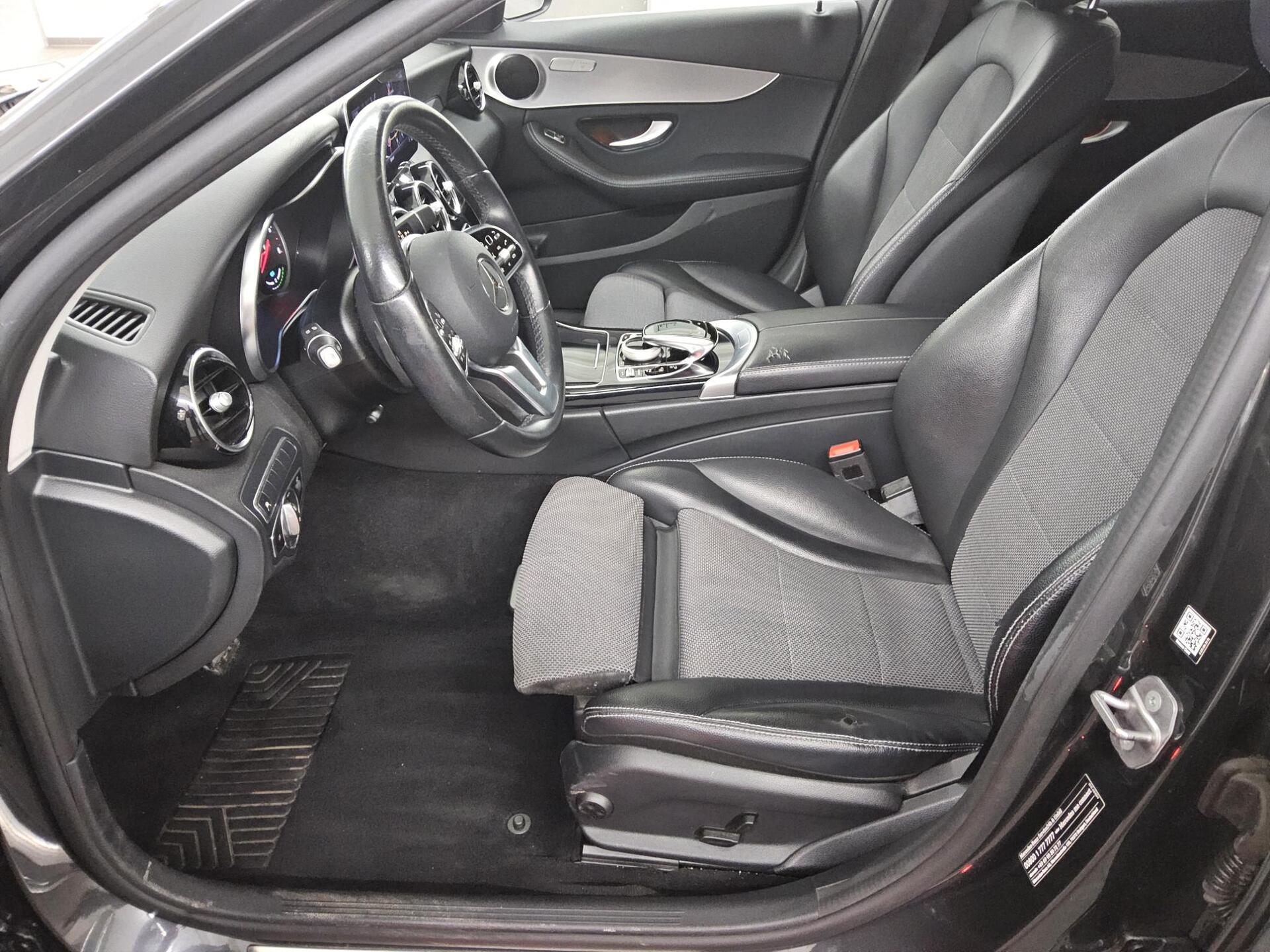 Mercedes-Benz C 300 T de Avantgarde Navi LED RFK AHK Distr.+ 8