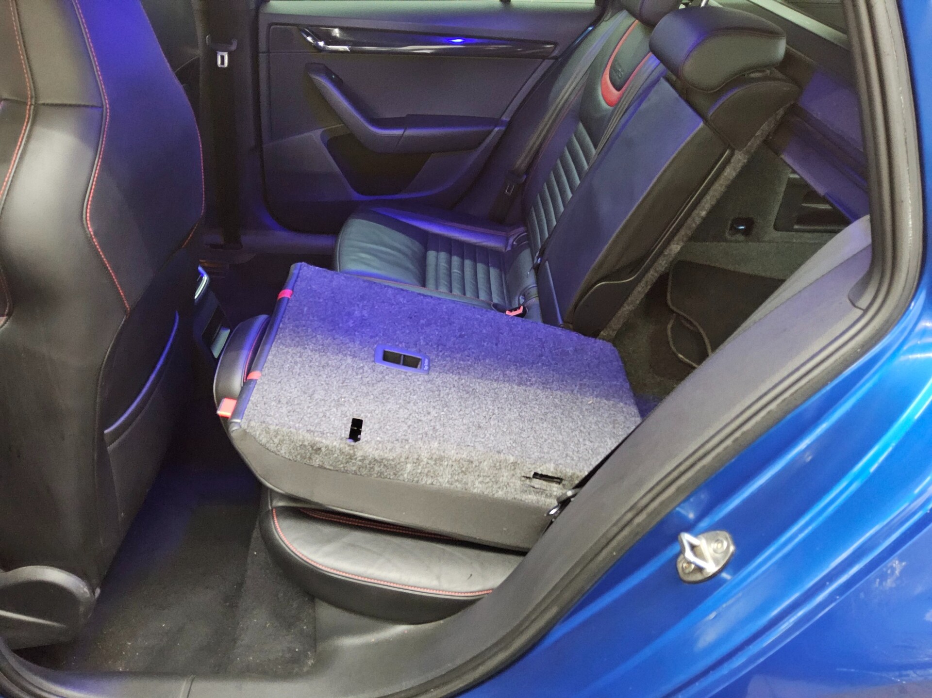 Skoda Octavia Kombi 2.0 TDI RS AHK Navi Xenon HU 05/27 12