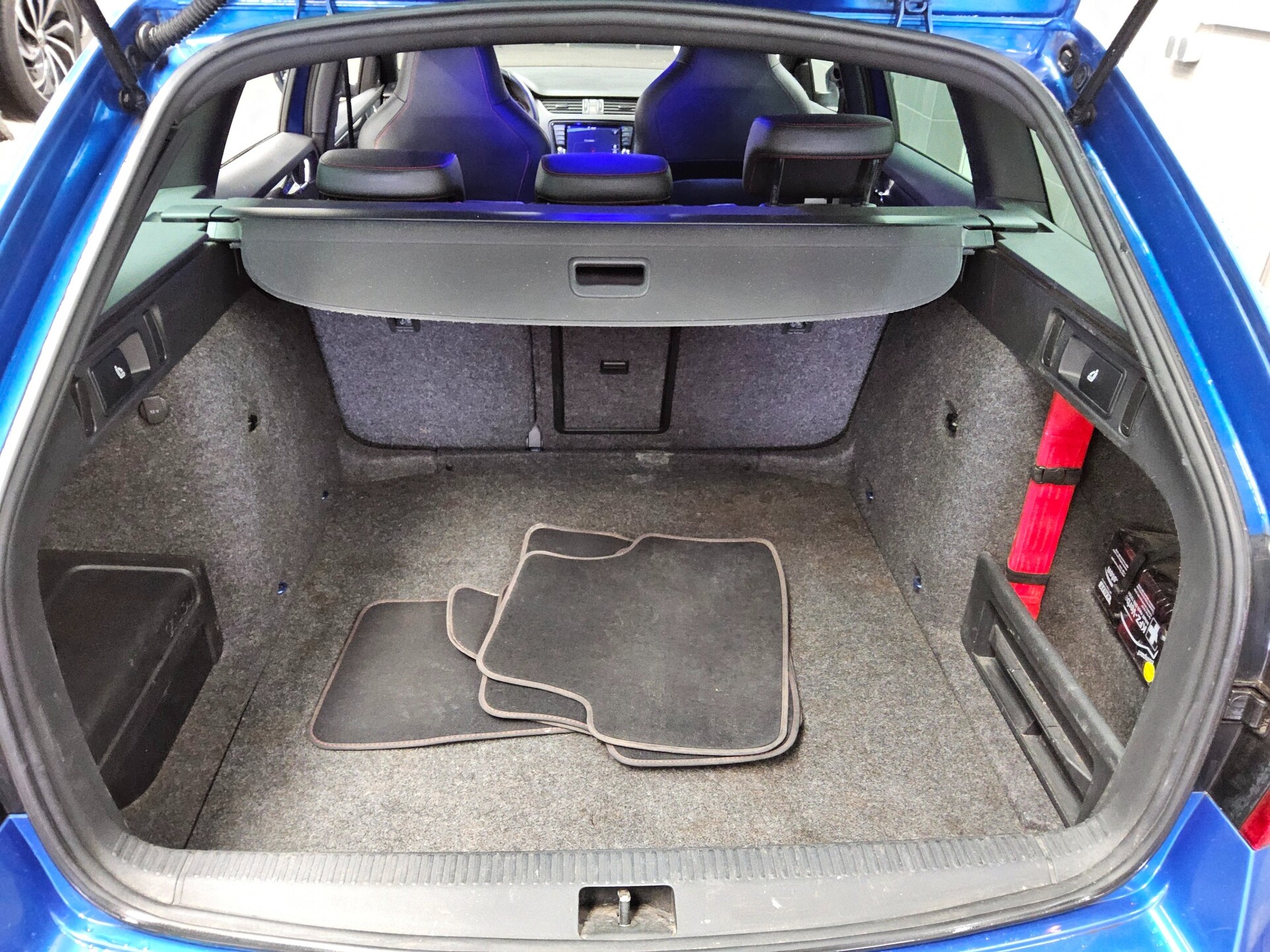 Skoda Octavia Kombi 2.0 TDI RS AHK Navi Xenon HU 05/27 11