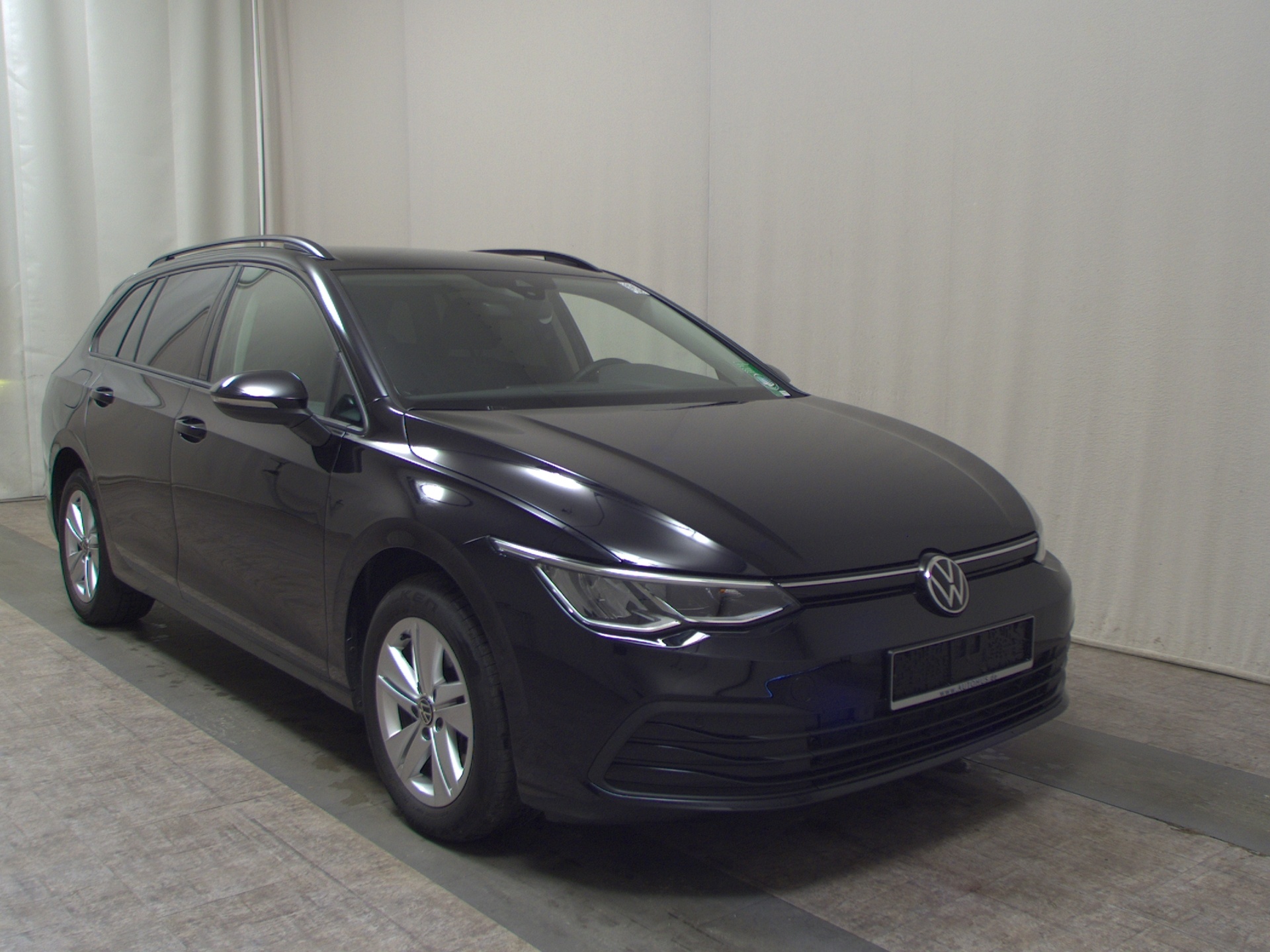 Volkswagen Golf-8 Var. 2.0 TDI Life Navi LED DC RfK ACC Shz 3