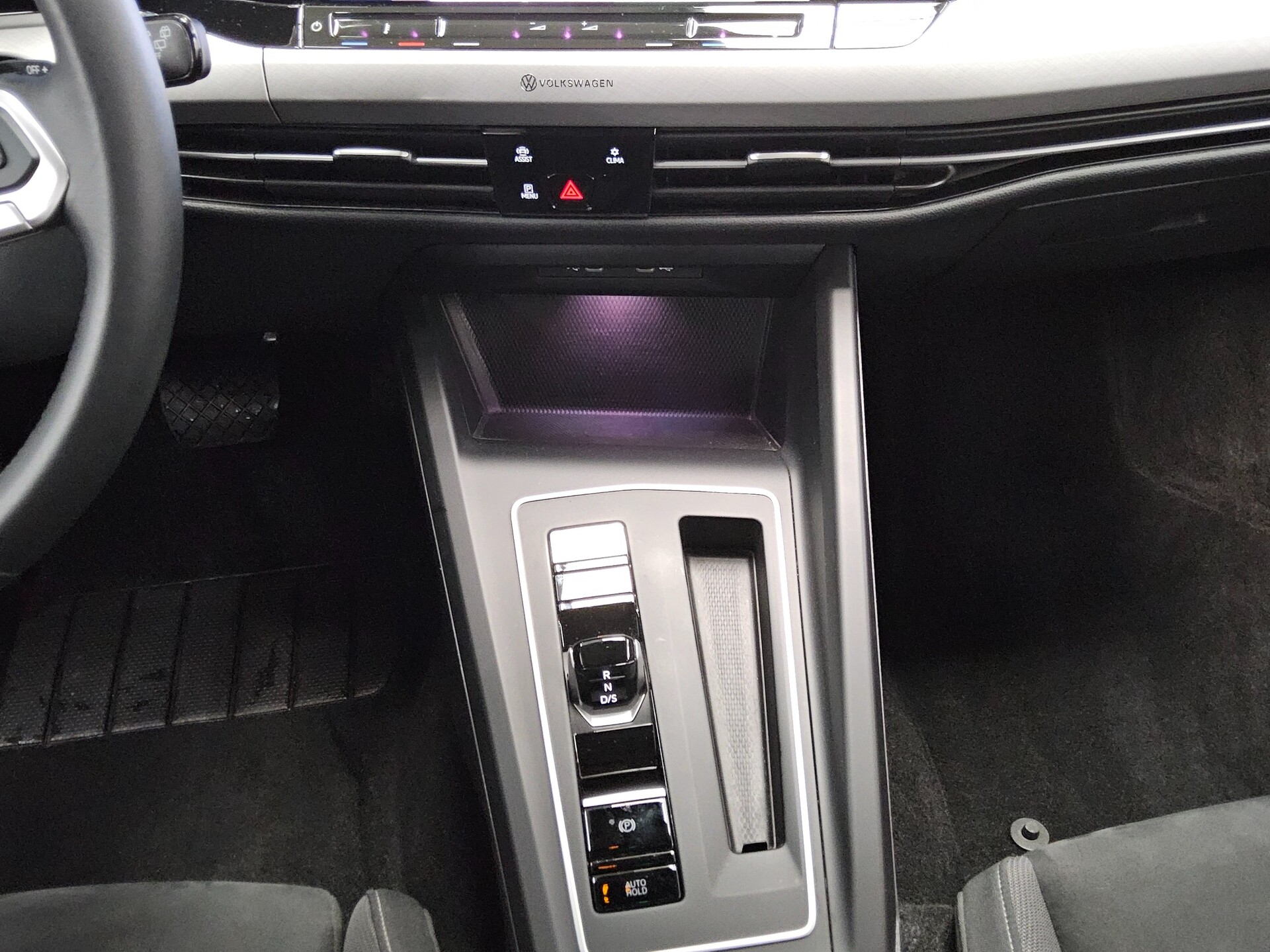 Volkswagen Golf-8 Var. 2.0 TDI Life Navi LED DC RfK ACC Shz 6