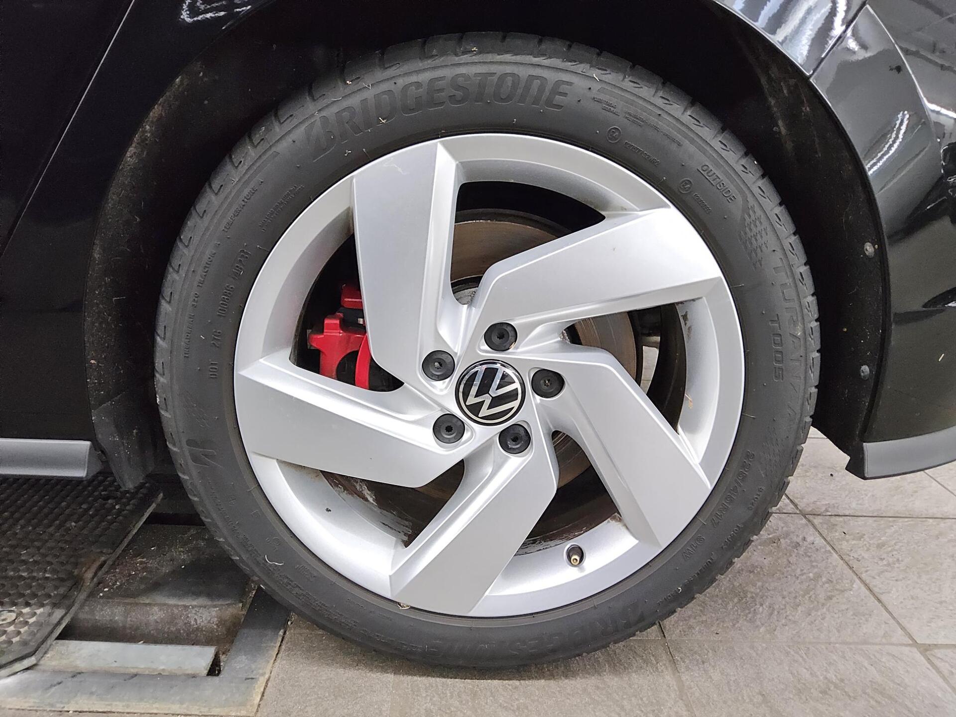 Volkswagen Golf-8 2.0 TSI GTI Navi LED AID PDC 12