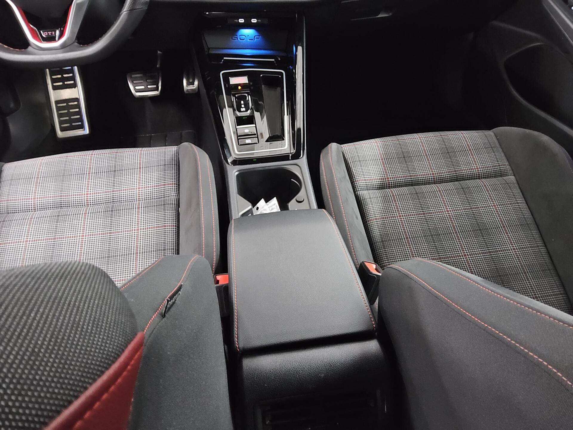 Volkswagen Golf-8 2.0 TSI GTI Navi LED AID PDC 6