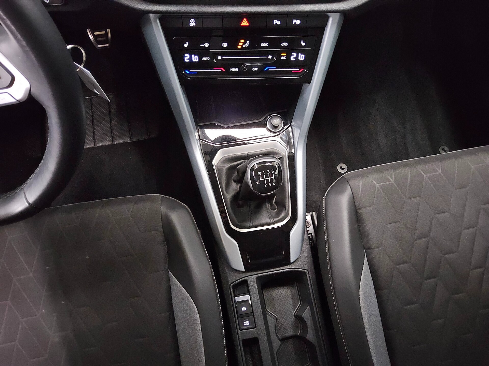 Volkswagen T-Roc 1.0 TSI Goal Navi LED AID PDC SHZ 6