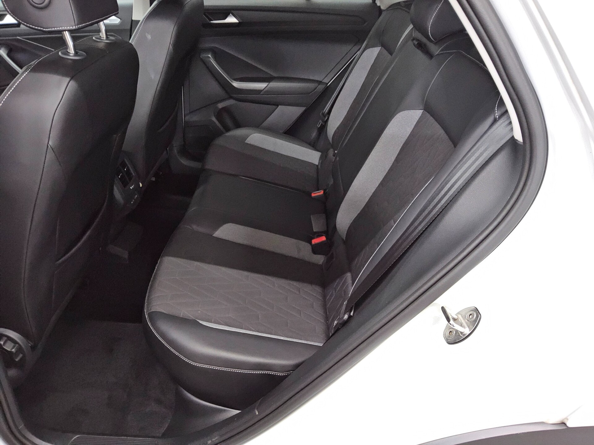 Volkswagen T-Roc 1.0 TSI Goal Navi LED AID PDC SHZ 13