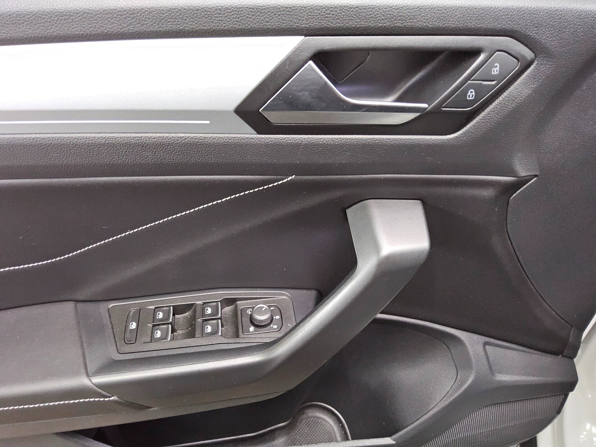 Volkswagen T-Roc 1.0 TSI Goal Navi LED AID PDC SHZ 10