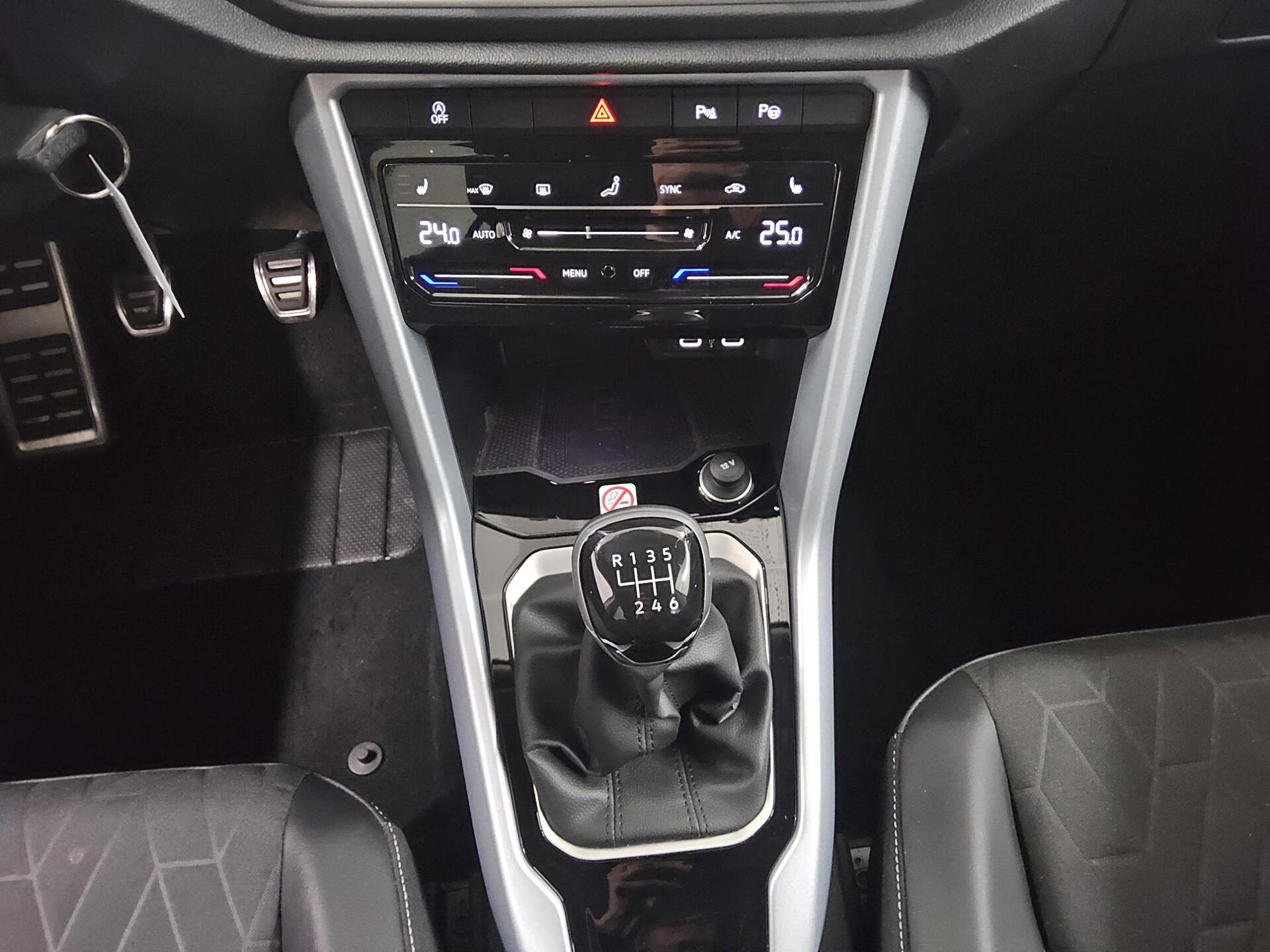 Volkswagen T-Roc 1.0 TSI Goal Navi LED AID ACC DAB+ 6