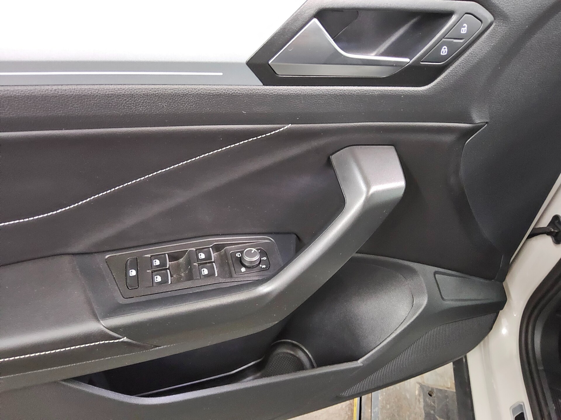 Volkswagen T-Roc 1.0 TSI Goal Navi LED AID ACC PDC SHZ 10