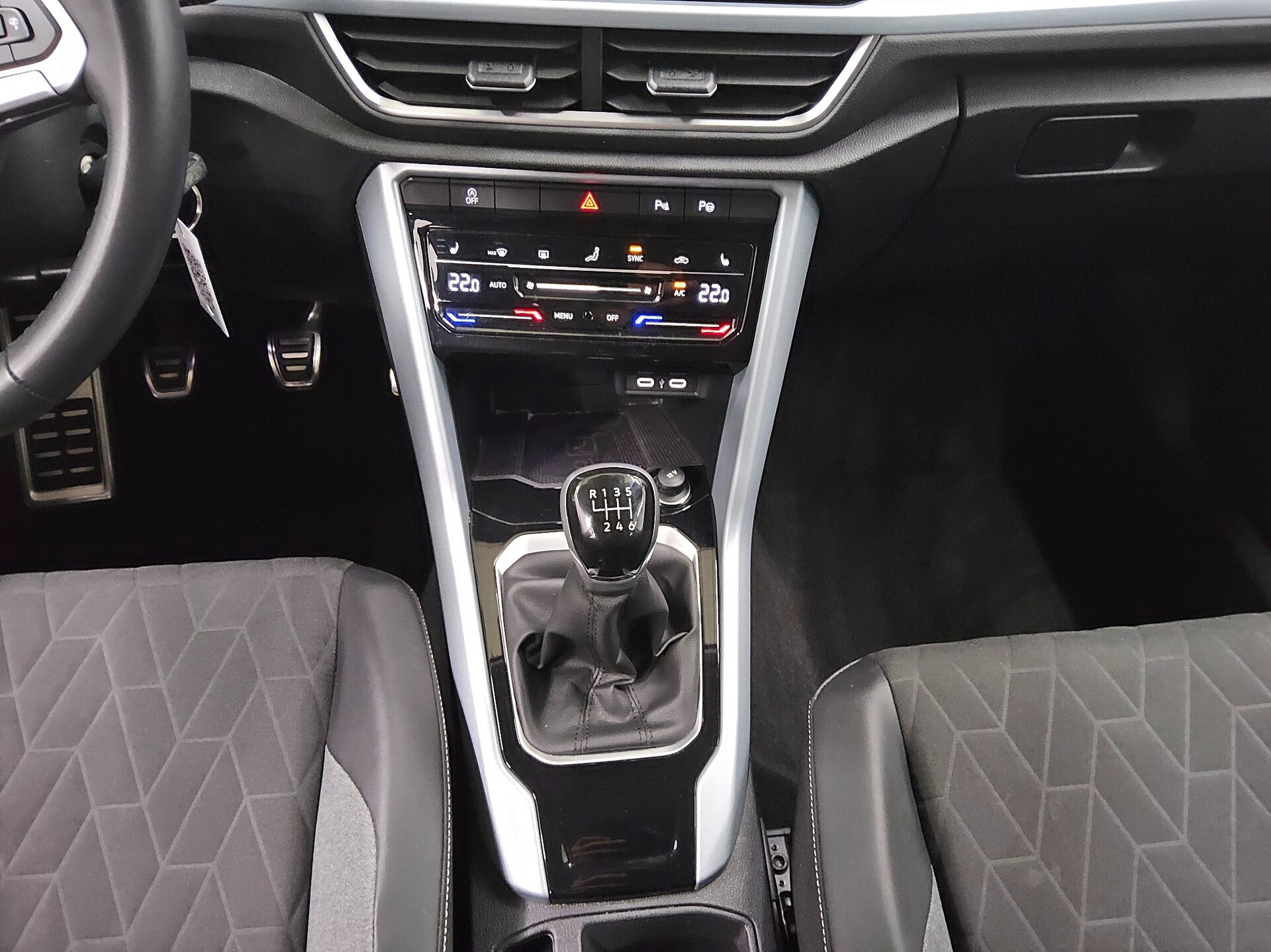 Volkswagen T-Roc 1.0 TSI Goal Navi LED AID ACC PDC SHZ 6