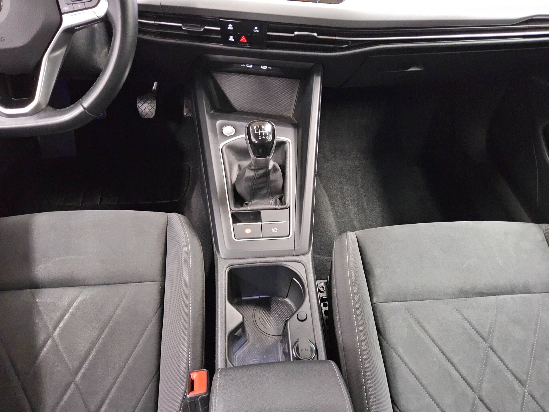 Volkswagen Golf-8 Var. 2.0 TDI Life Navi LED AID PDC 6