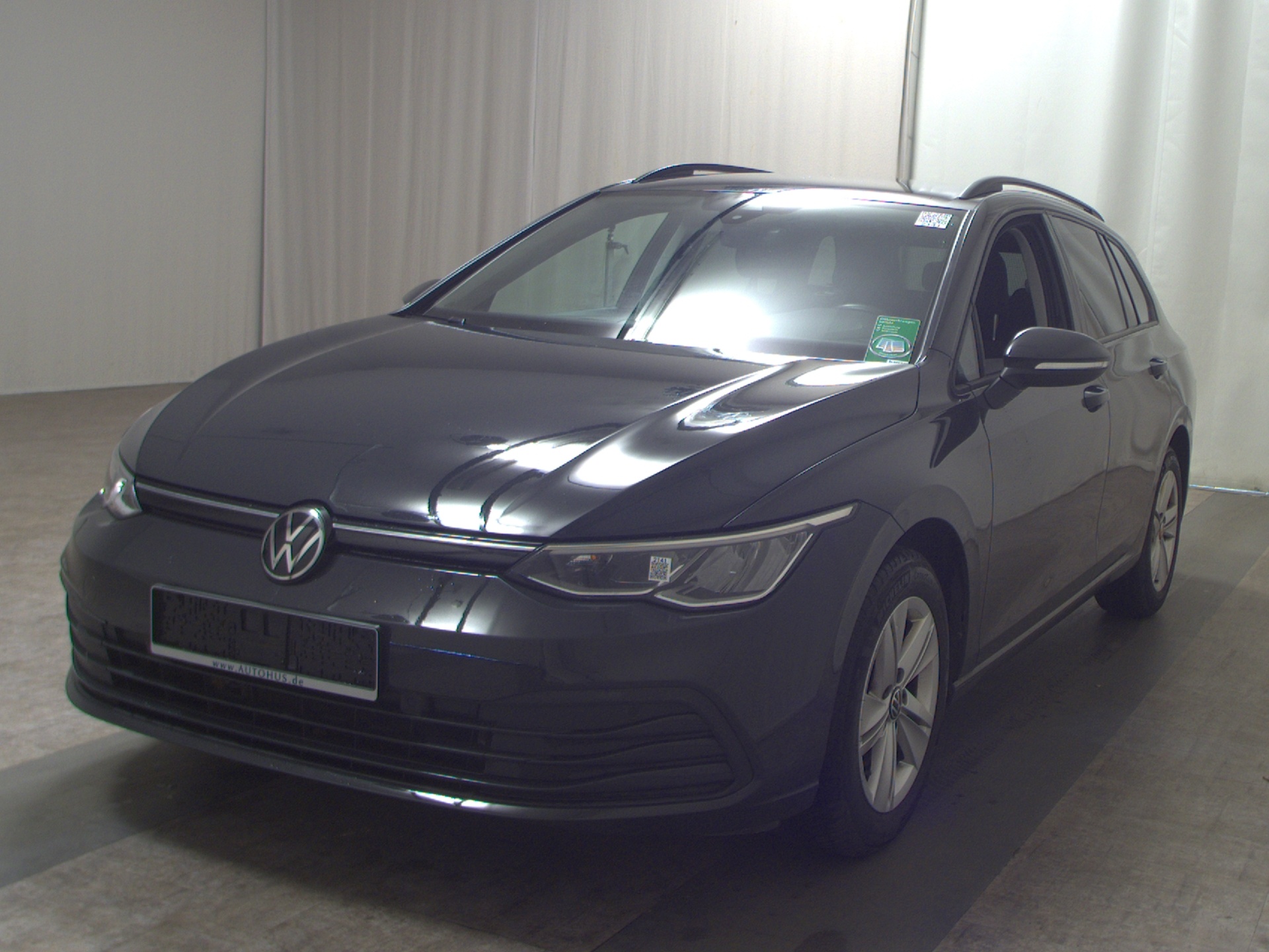 Volkswagen Golf-8 Var. 2.0 TDI Life Navi LED AID PDC 2