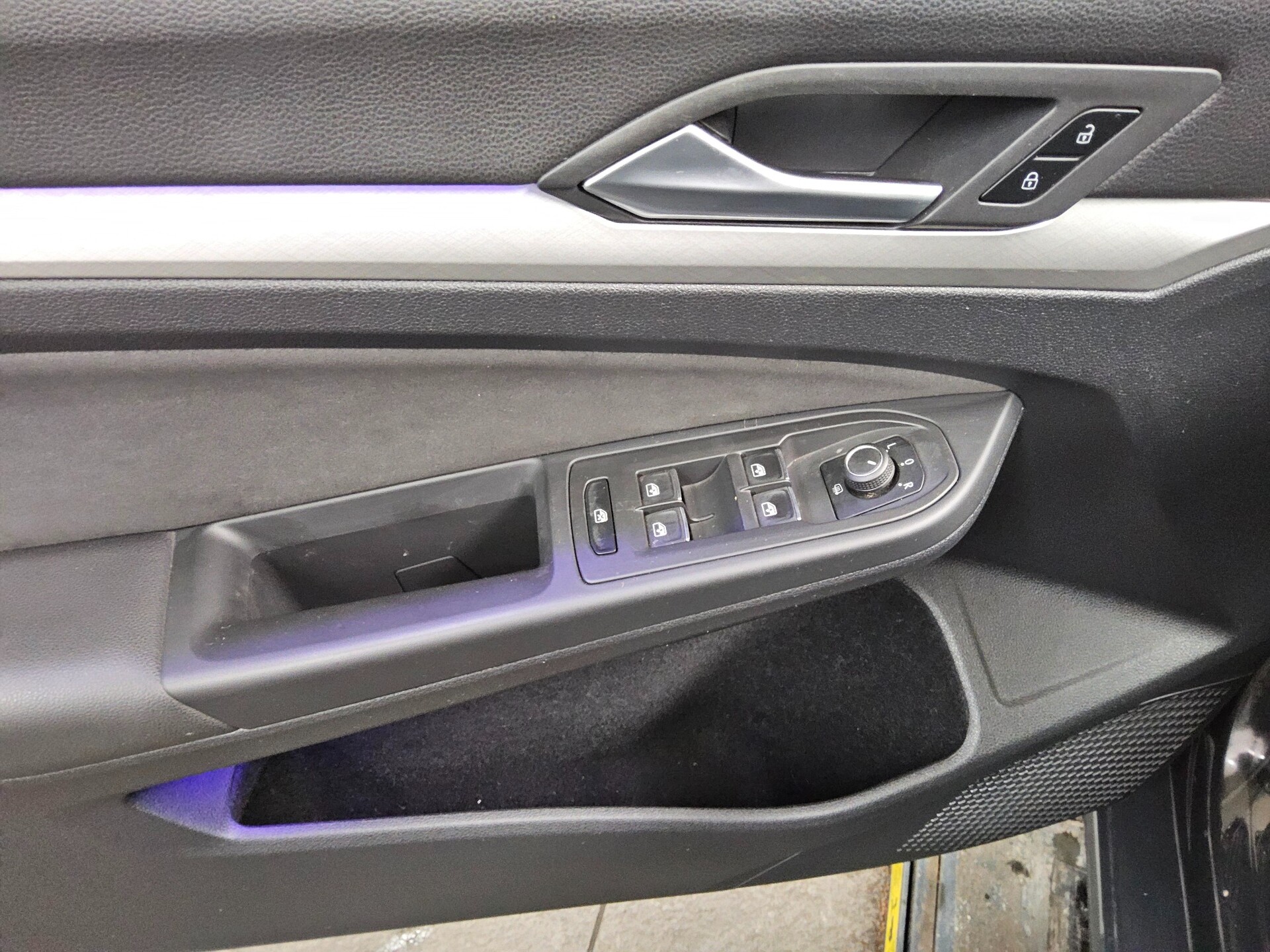 Volkswagen Golf-8 Var. 2.0 TDI Life Navi LED AID PDC 10