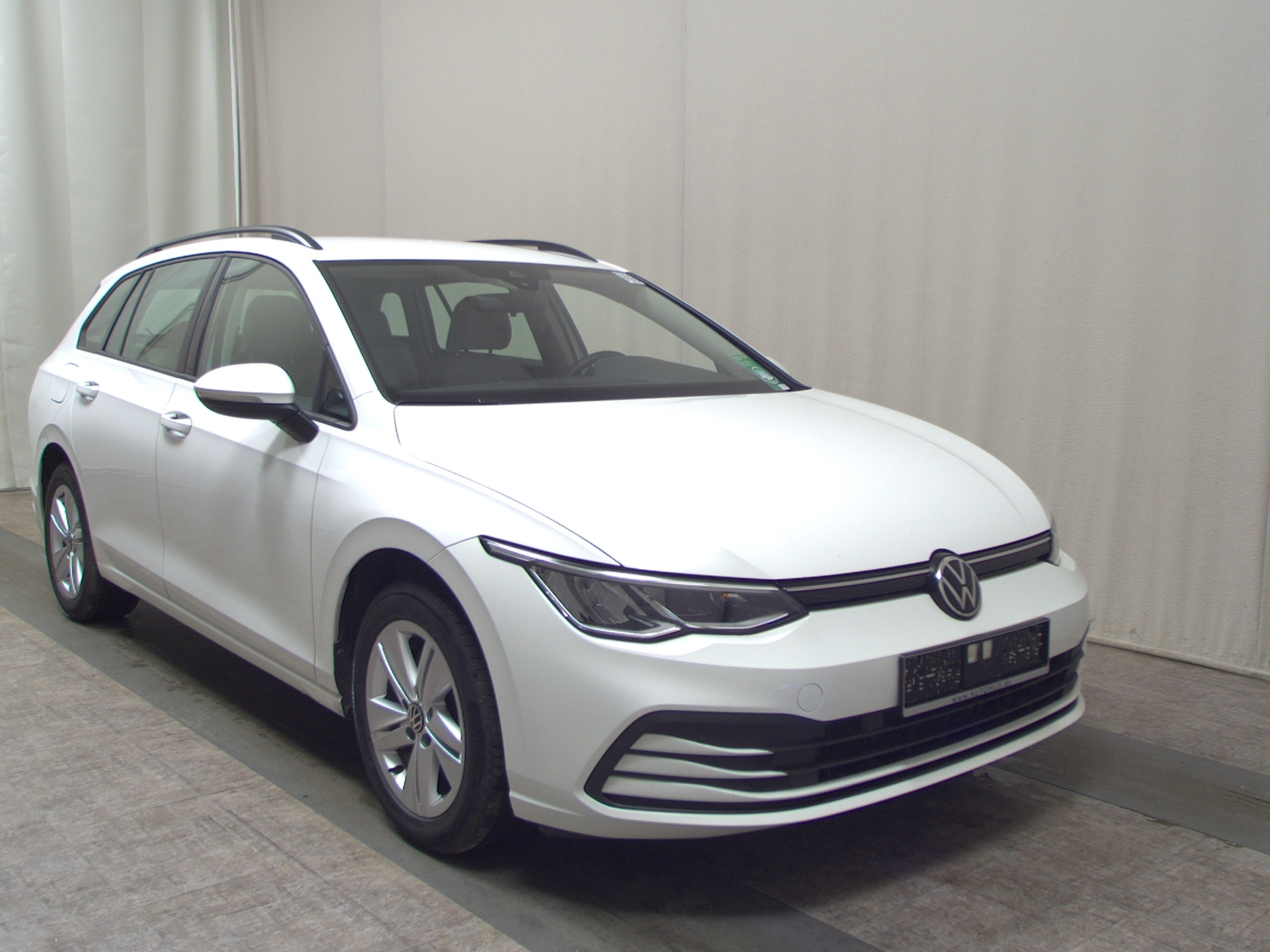 Volkswagen Golf-8 Var. 2.0 TDI Life Navi LED AID AHK ACC 3