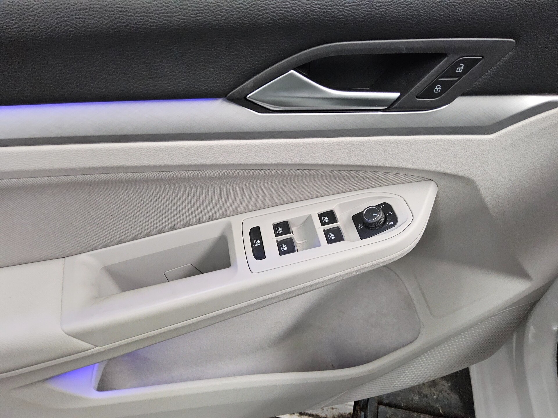 Volkswagen Golf-8 Var. 2.0 TDI Life Navi LED AID AHK ACC 10