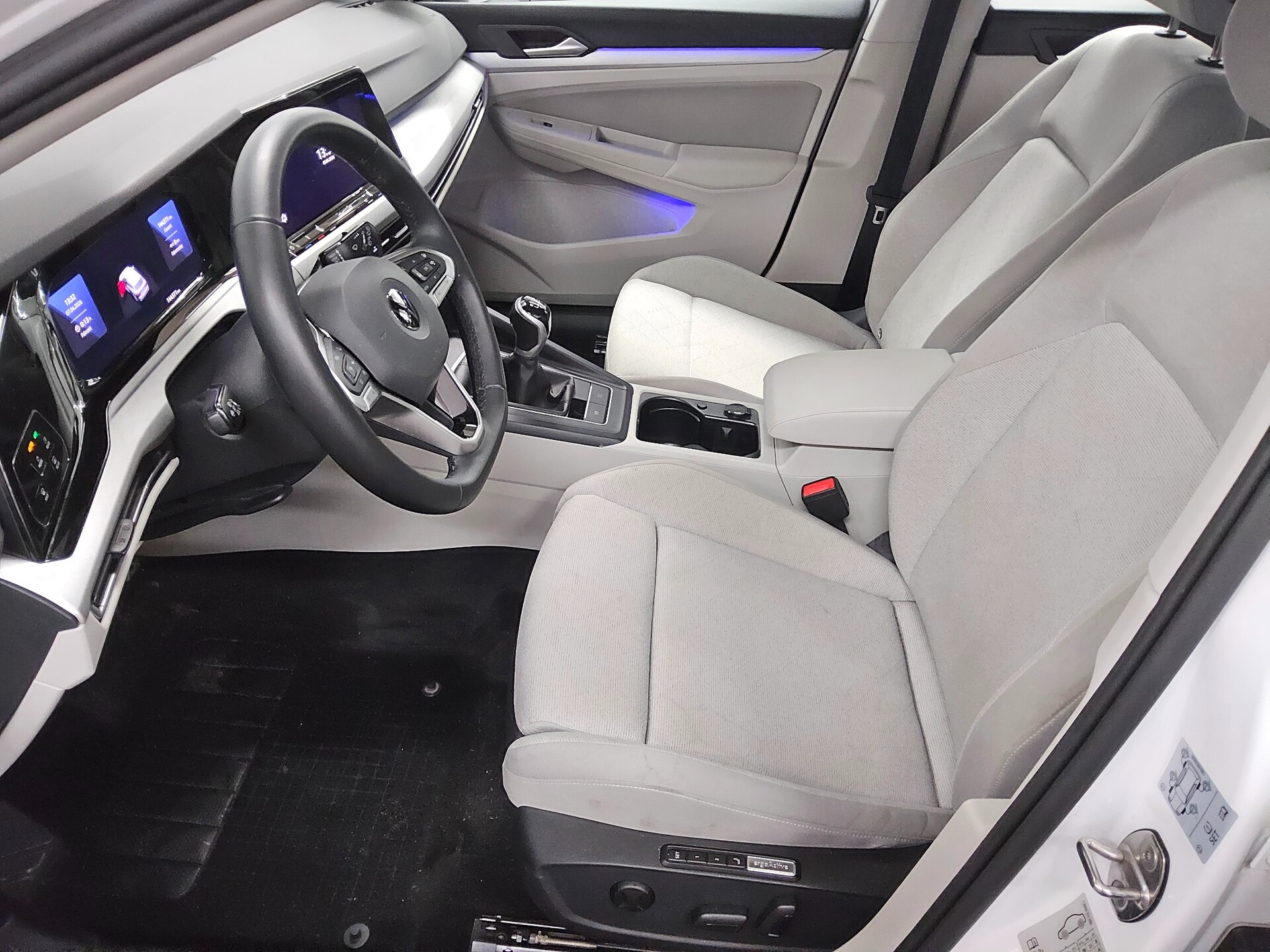 Volkswagen Golf-8 Var. 2.0 TDI Life Navi LED AID AHK ACC 9