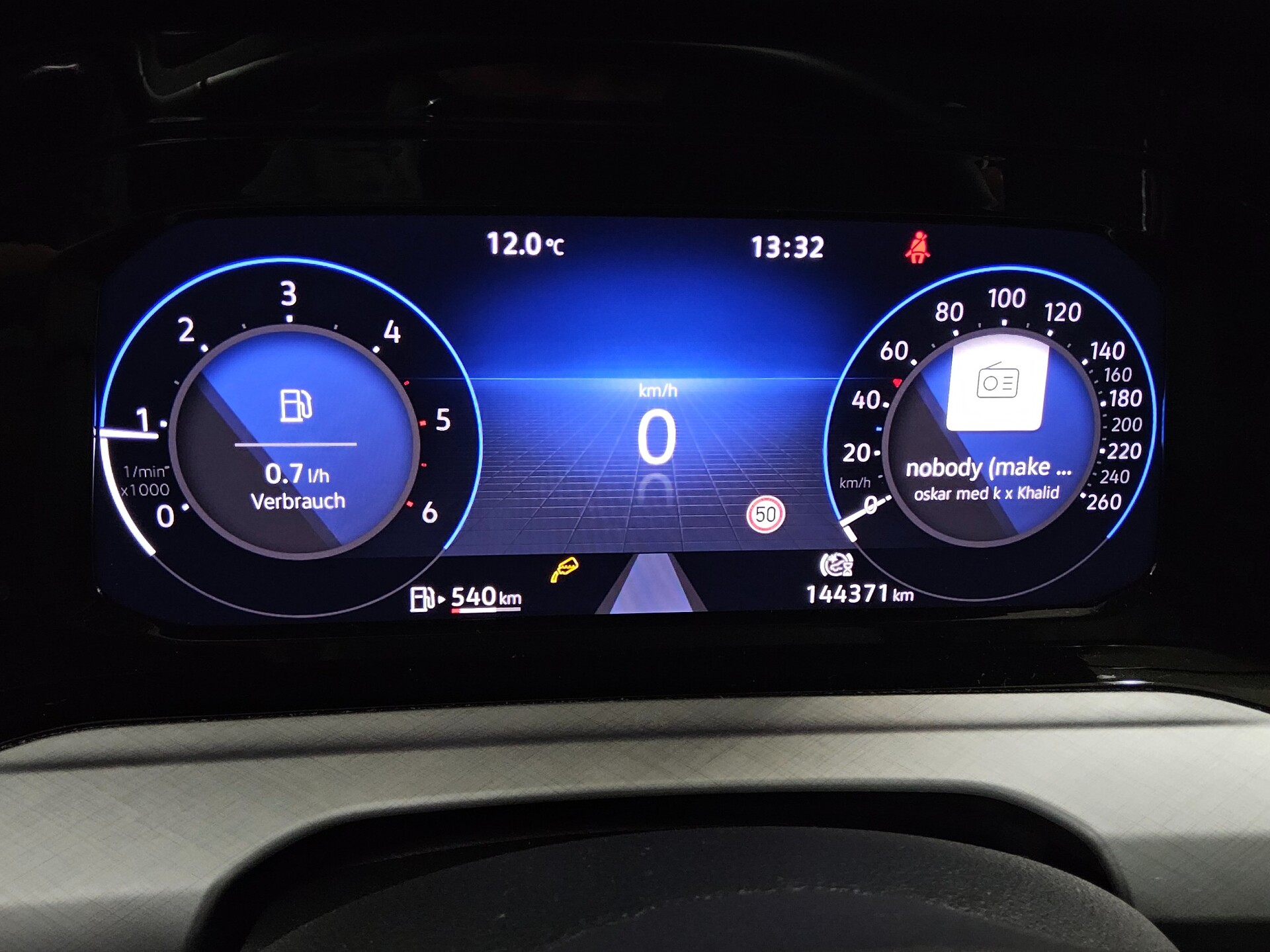 Volkswagen Golf-8 Var. 2.0 TDI Life Navi LED AID AHK ACC 8